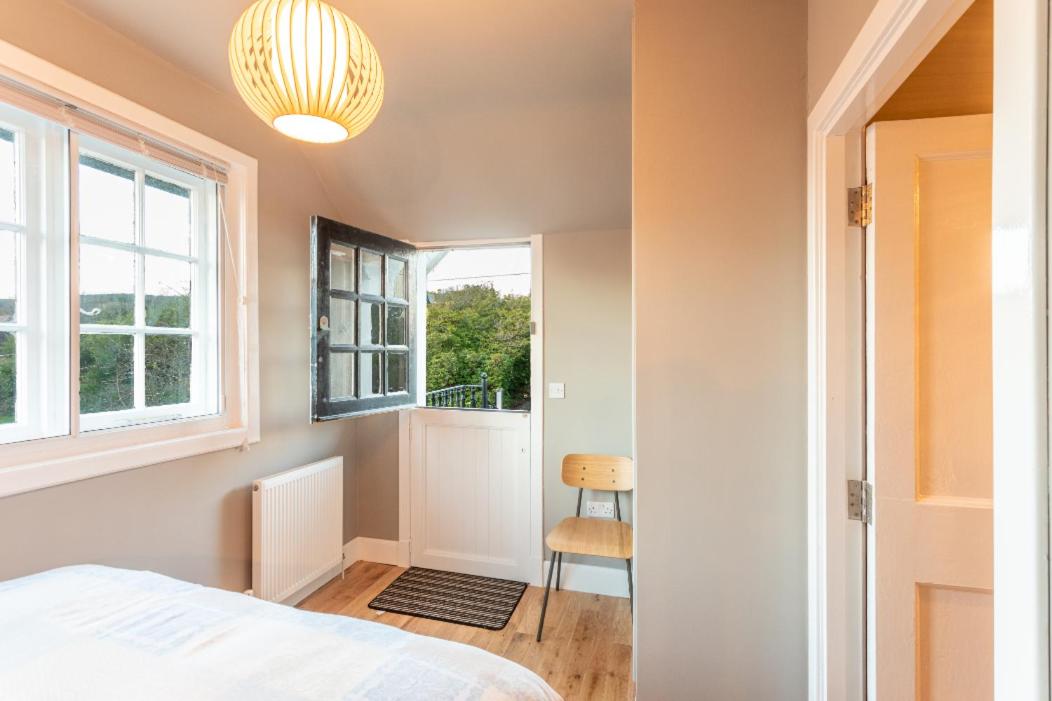 Twin Room with Bathroom - Photo 9