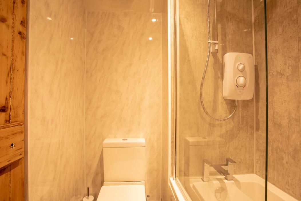 Twin Room with Bathroom - Photo 7