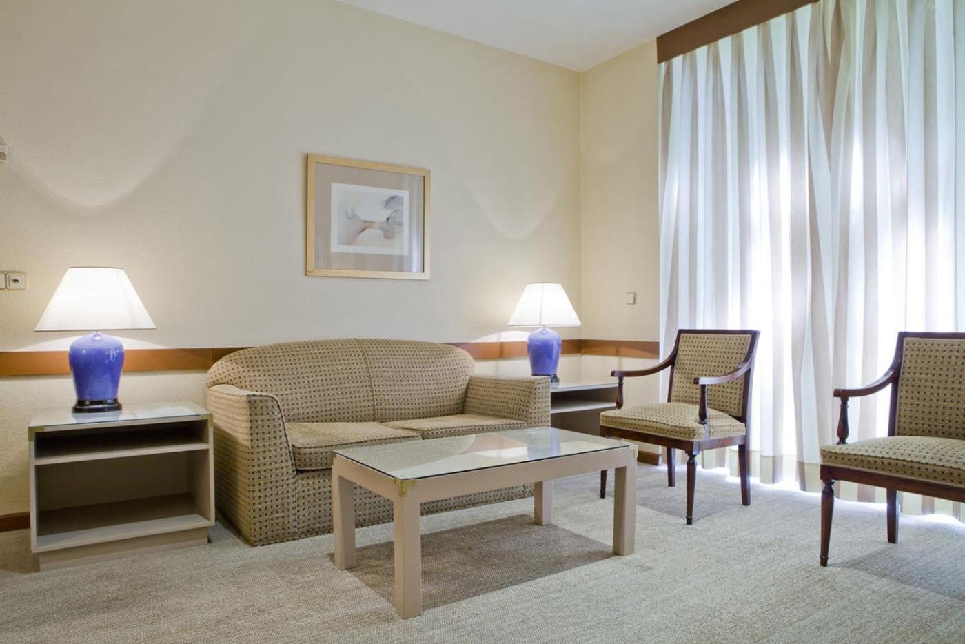Suite (2 Adults + 1 Child)