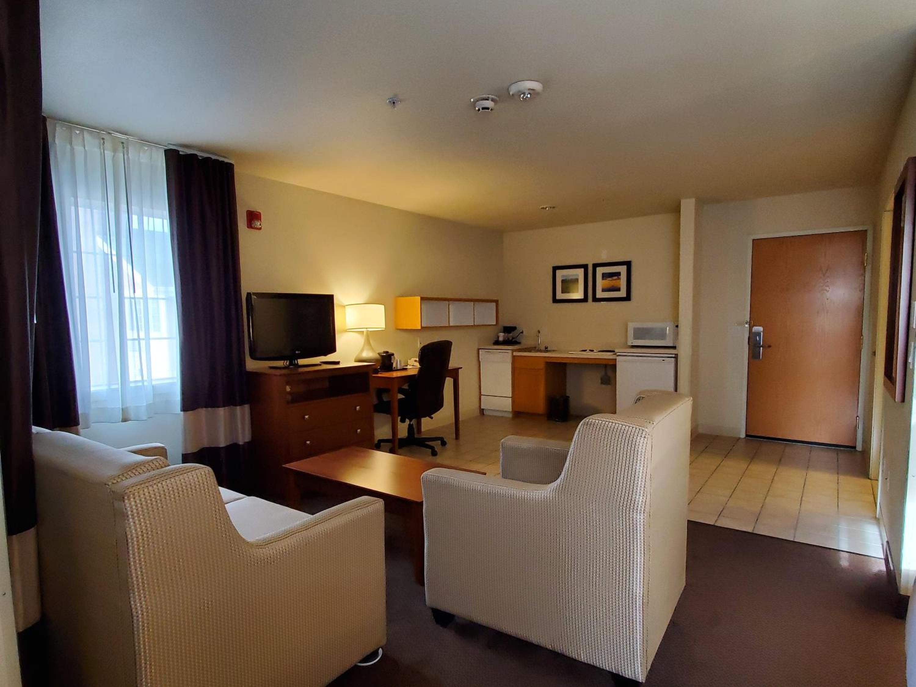 One-Bedroom Queen Suite - Disability Access/Non-Smoking - Photo 4