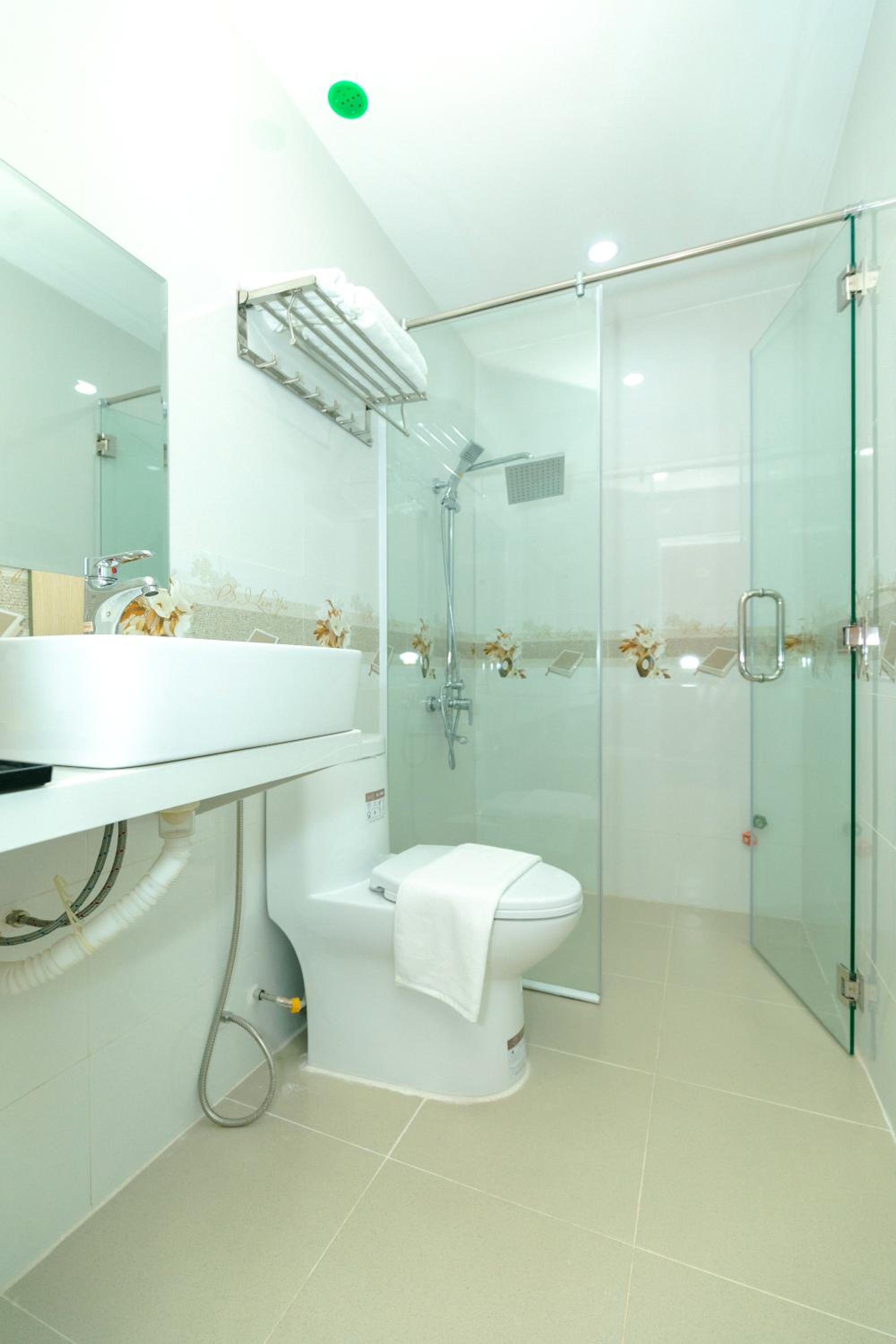 Standard Double Room - Photo 8