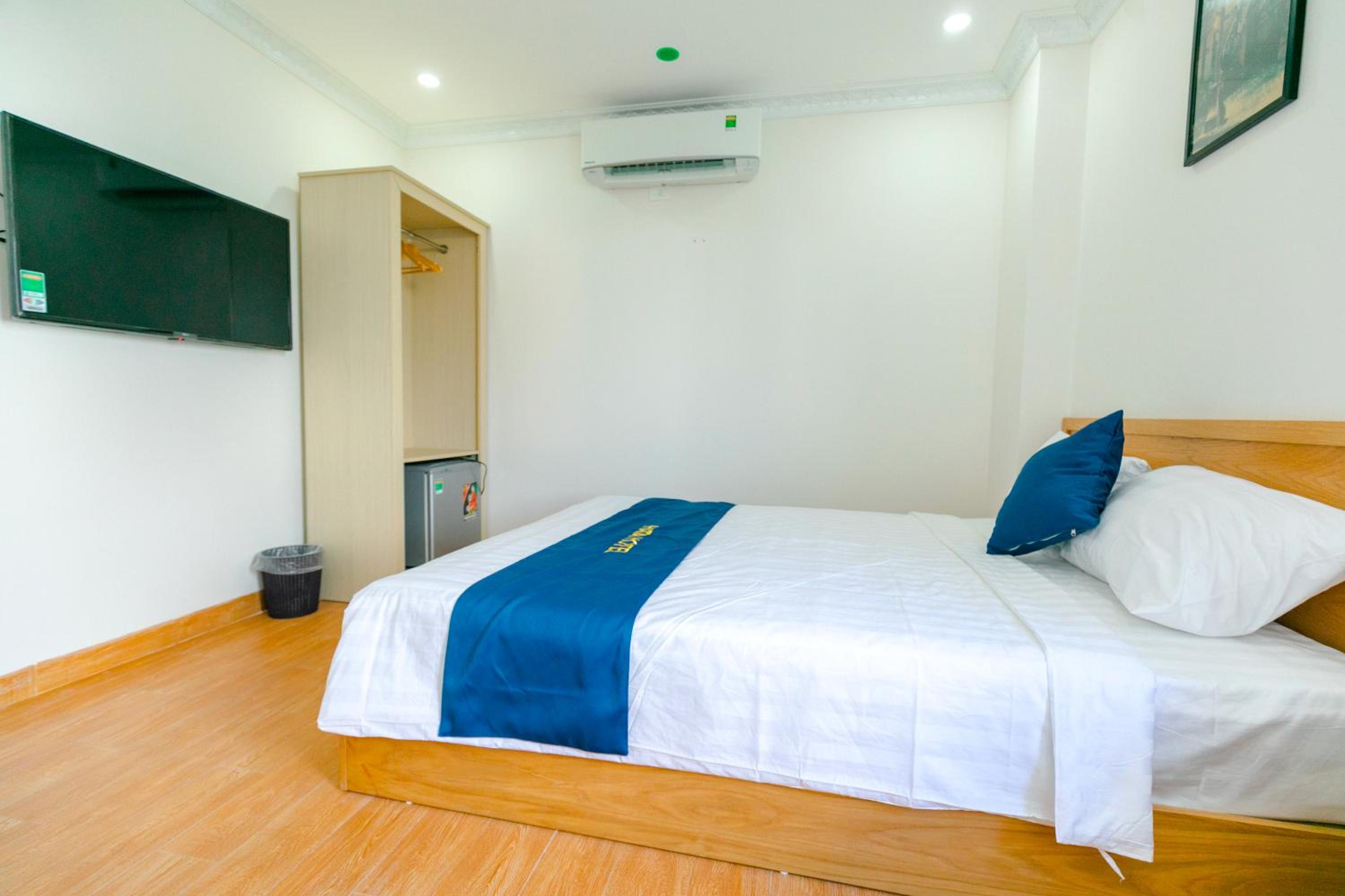 Standard Double Room - Photo 12