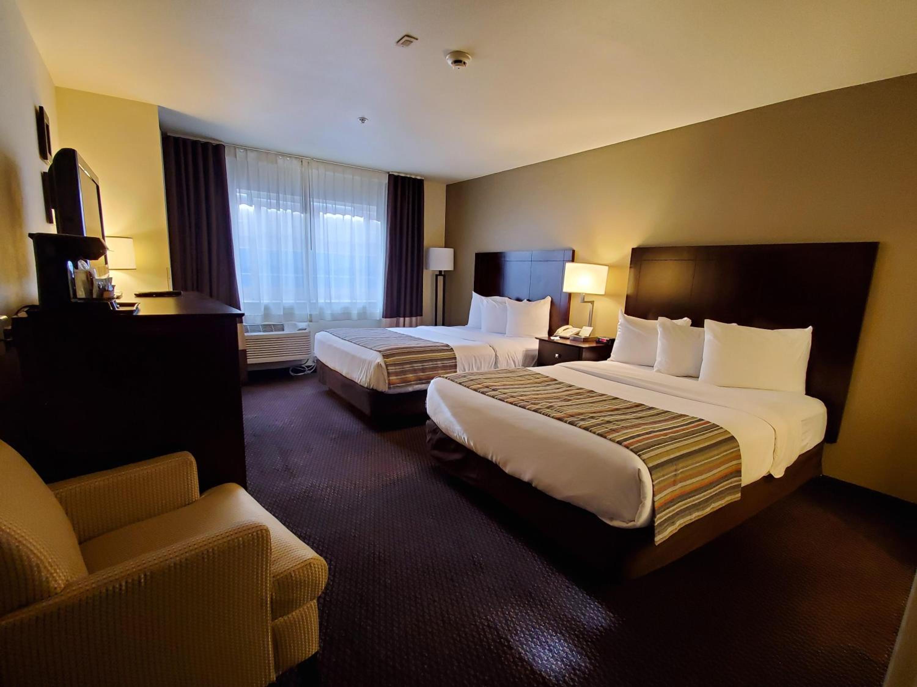 Queen Room with Two Queen Beds - Non-Smoking - Photo 1
