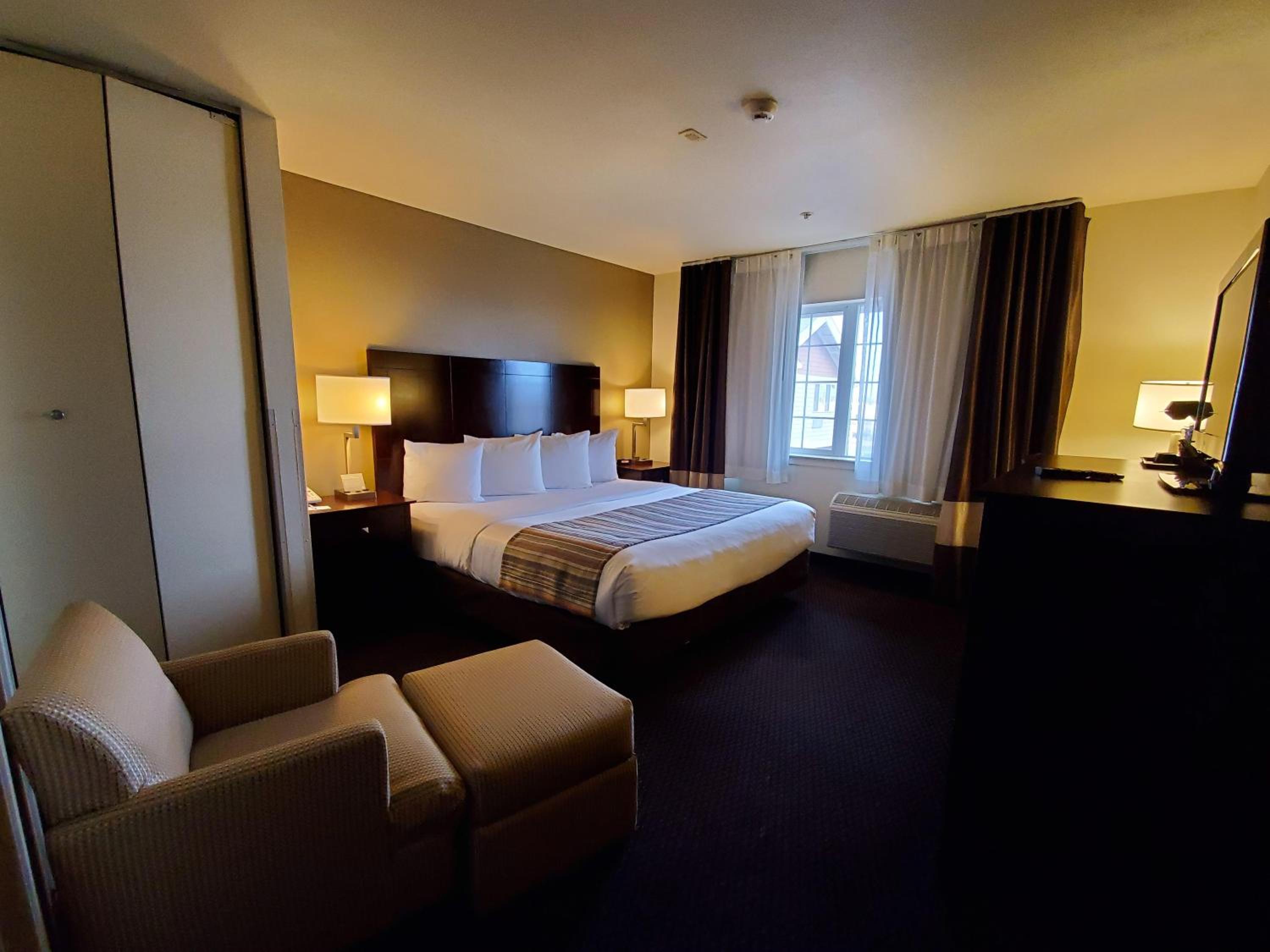 King Room - Non-Smoking - Photo 5
