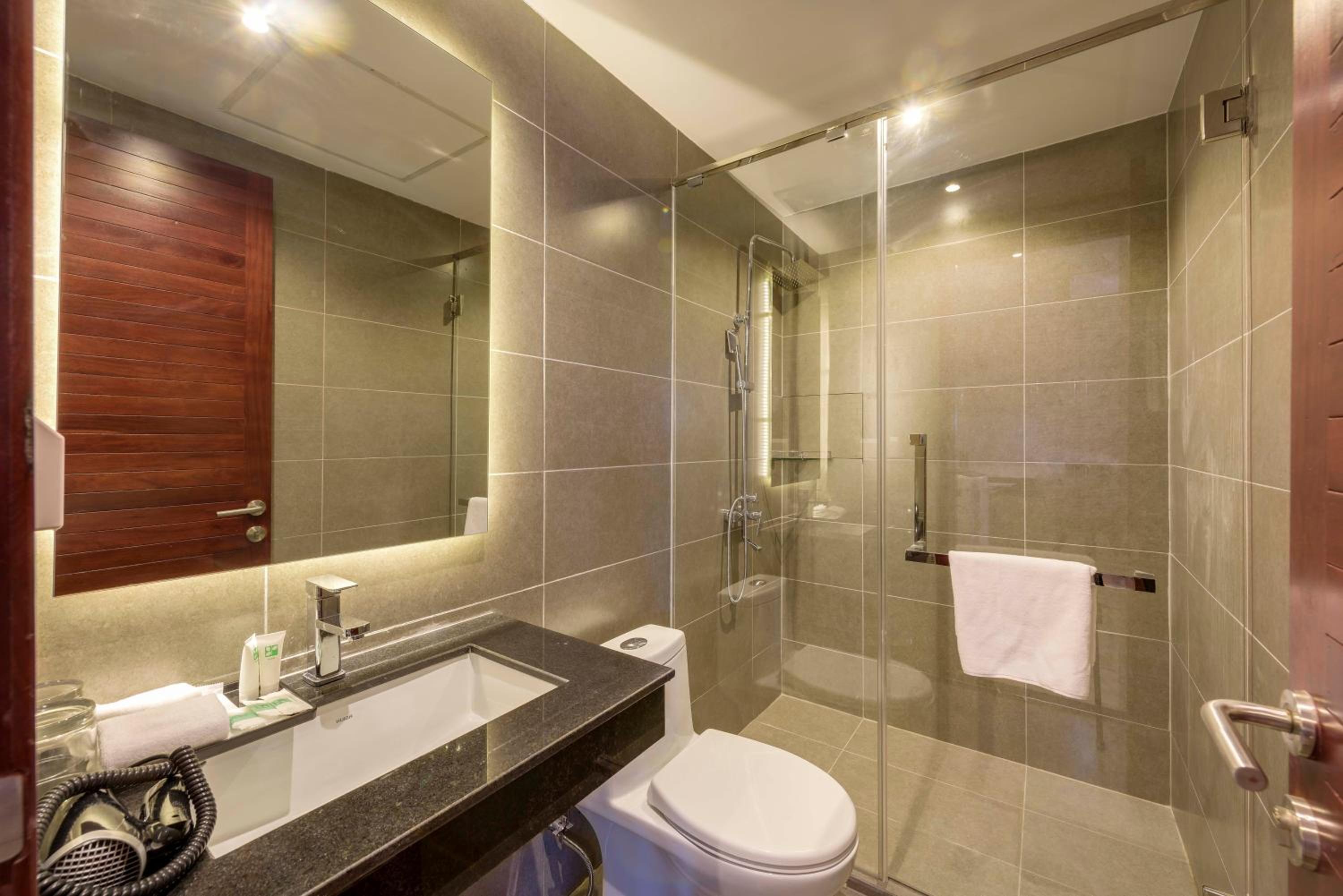 One-Bedroom Suite - Photo 15