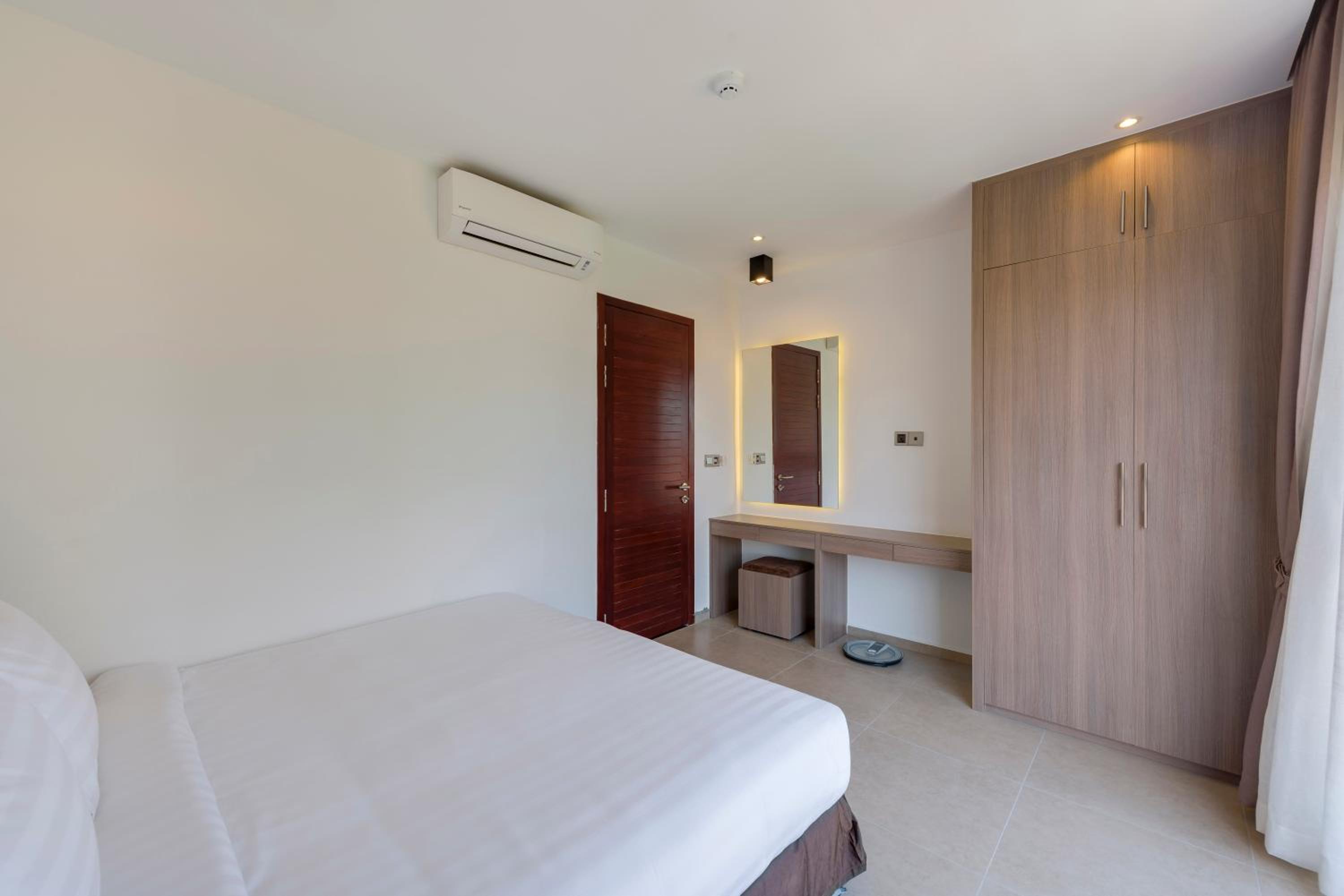 One-Bedroom Suite - Photo 6