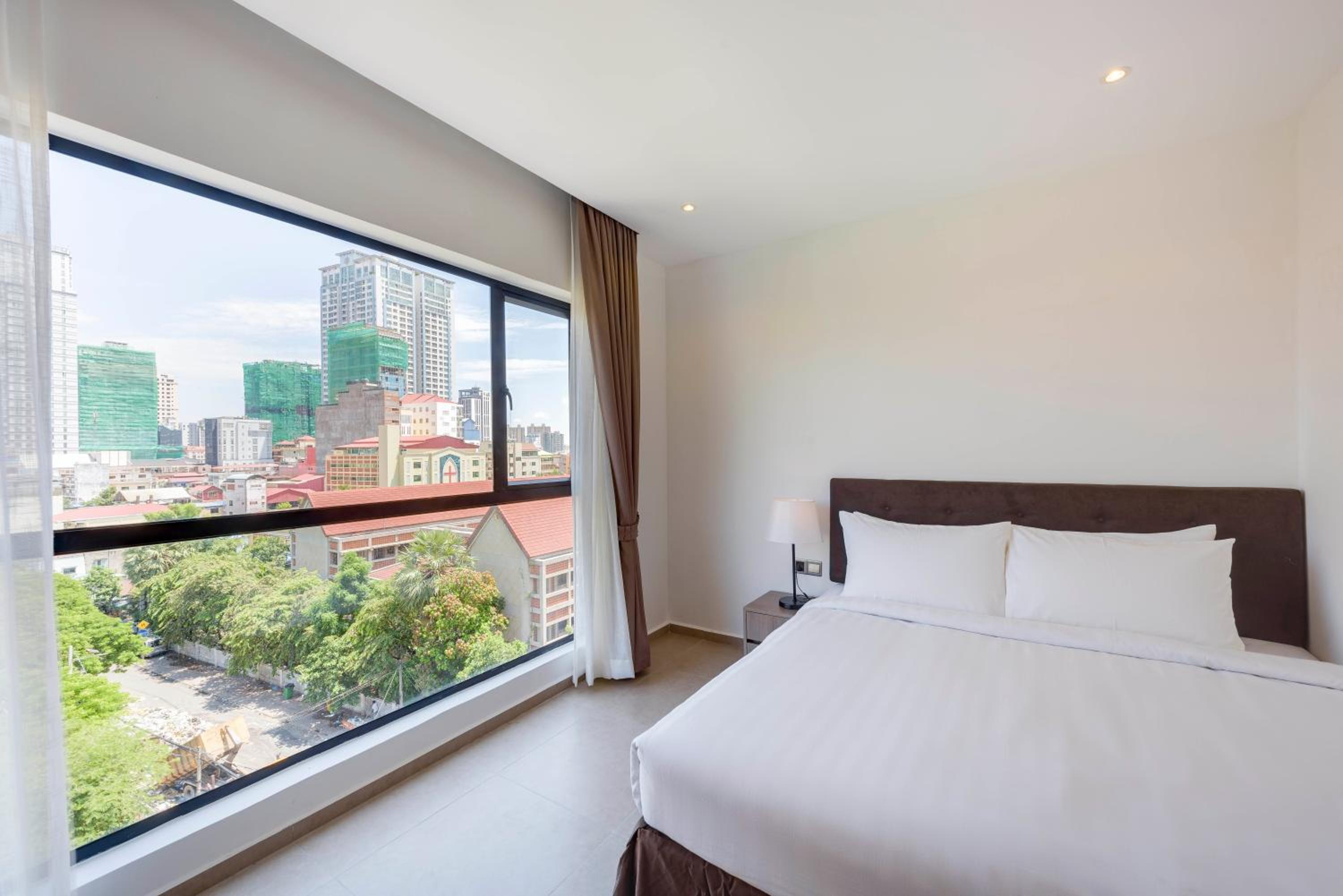 One-Bedroom Suite - Photo 7
