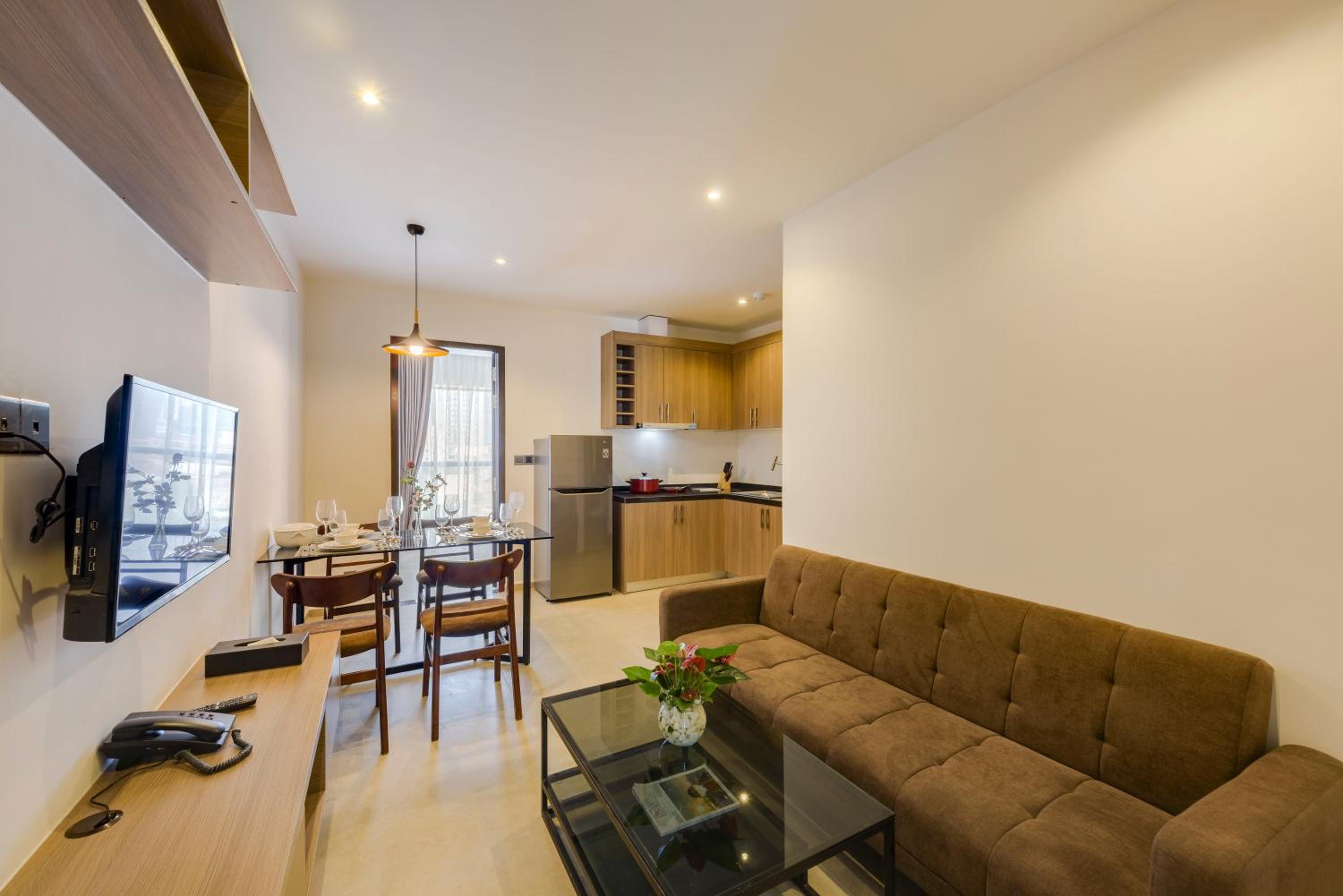 One-Bedroom Suite - Photo 3