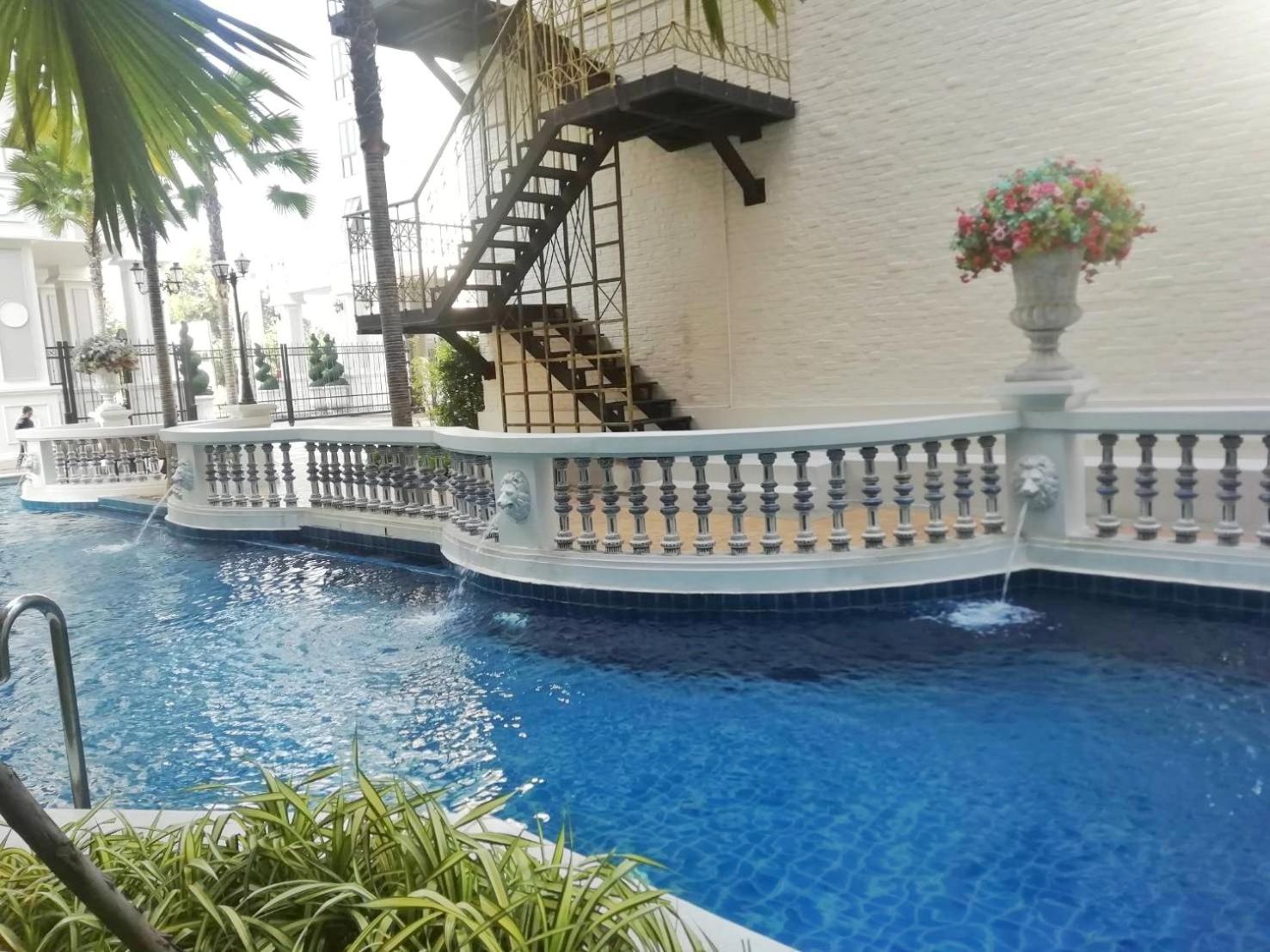 Studio With Pool View photo 2