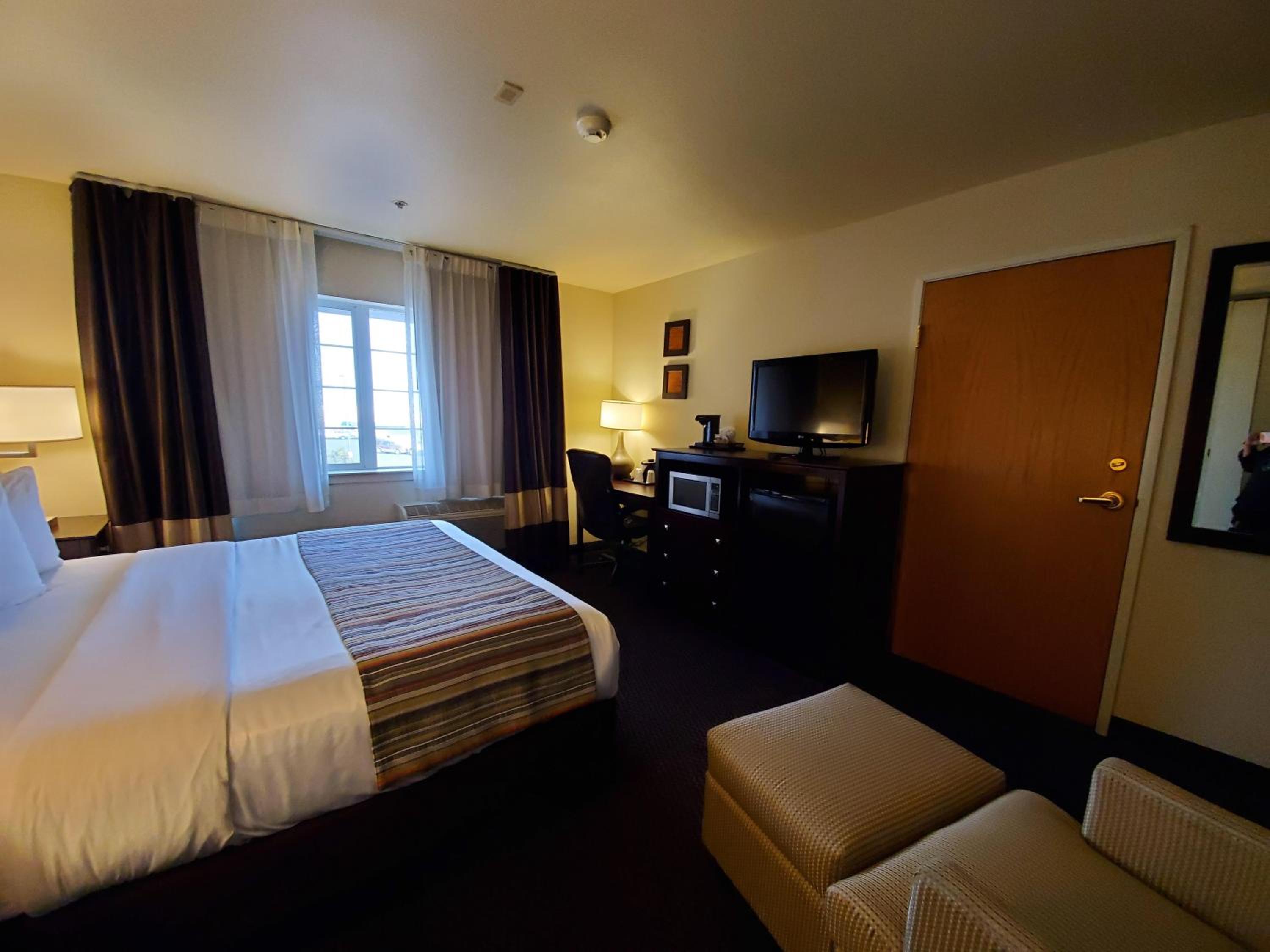 King Room - Non-Smoking - Photo 4
