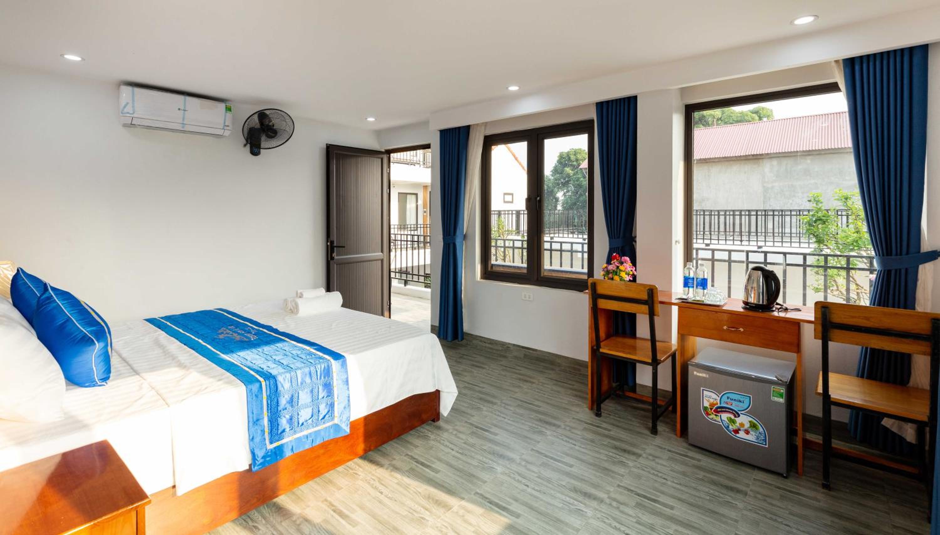 Double Room with Pool View - Photo 1