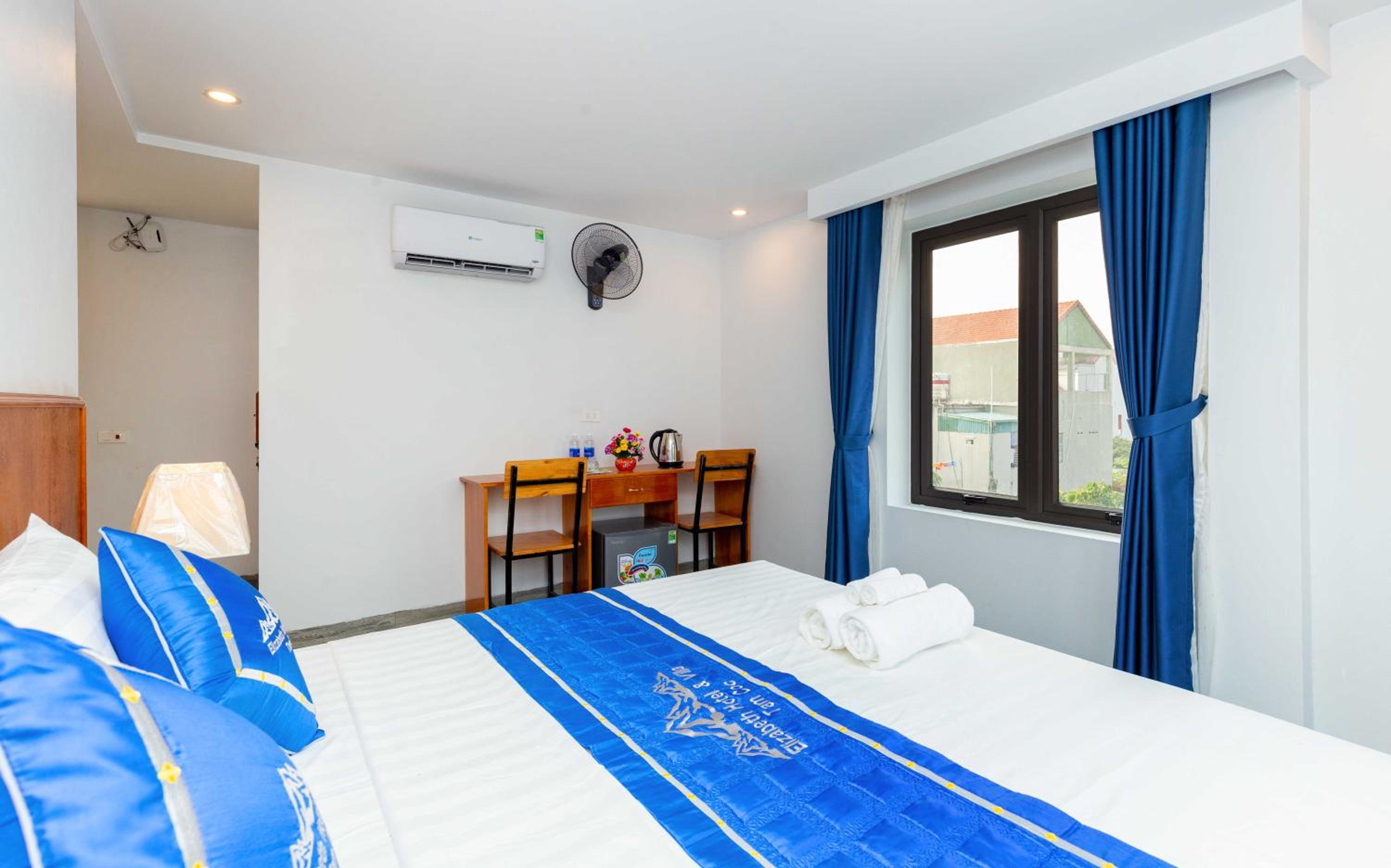 Double Room with Pool View - Photo 4