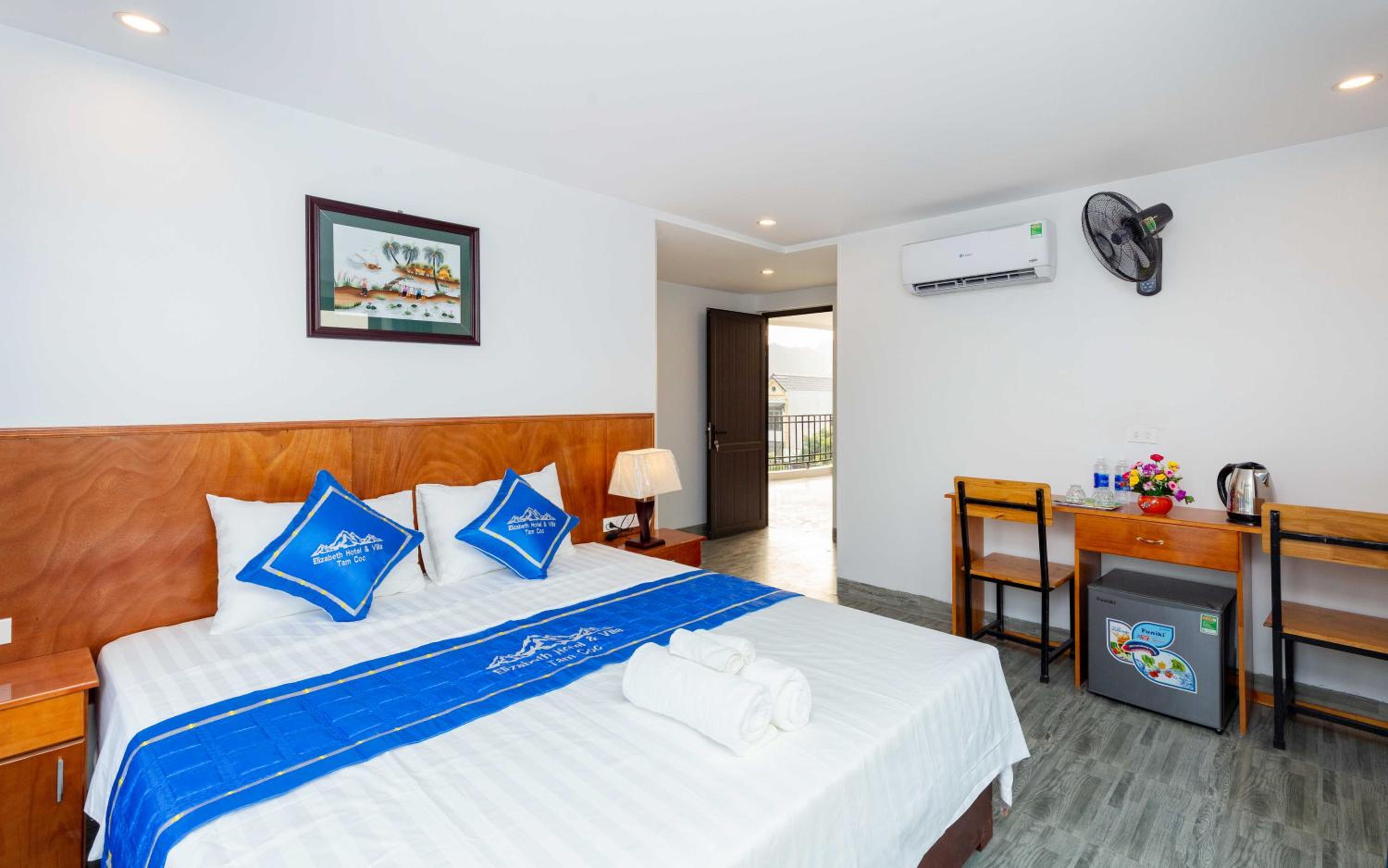 Double Room with Pool View - Photo 2