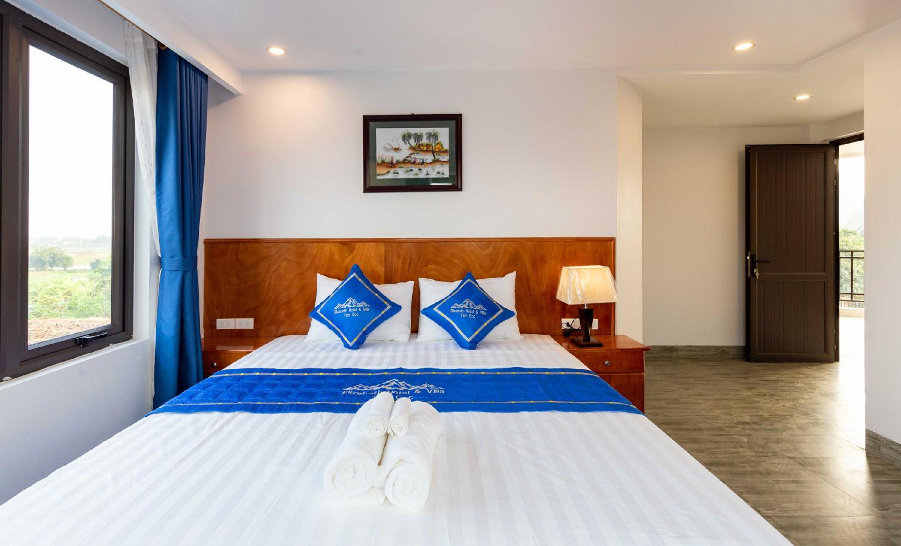 Double Room with Pool View - Photo 17