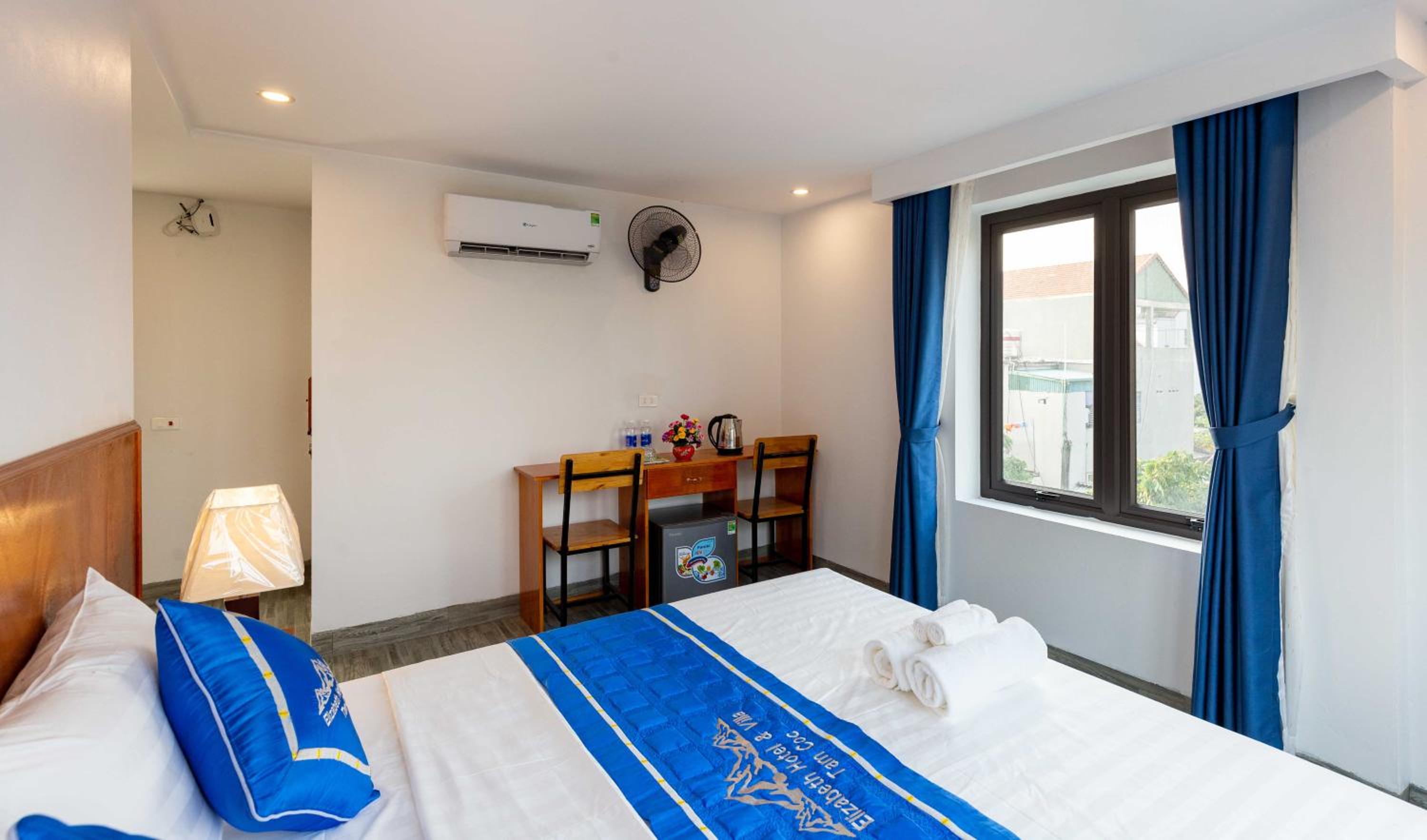 Double Room with Pool View - Photo 18