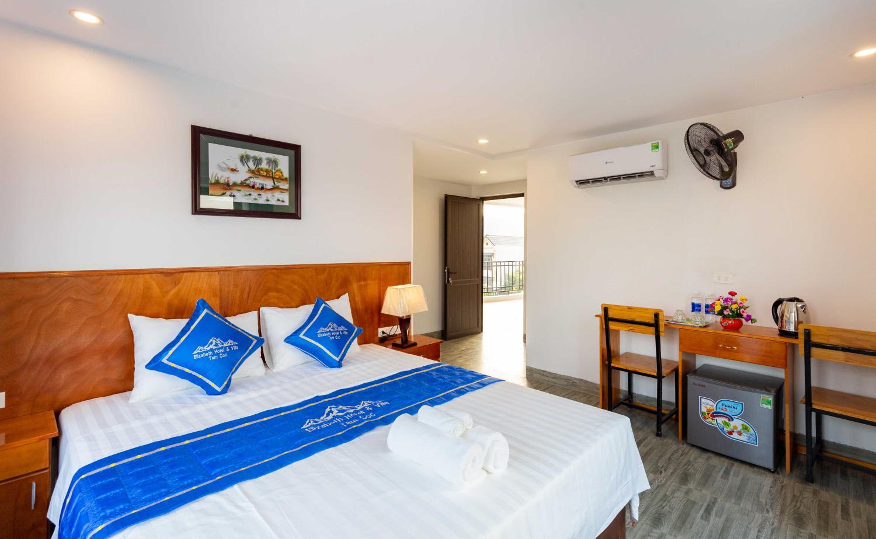 Double Room with Pool View - Photo 19