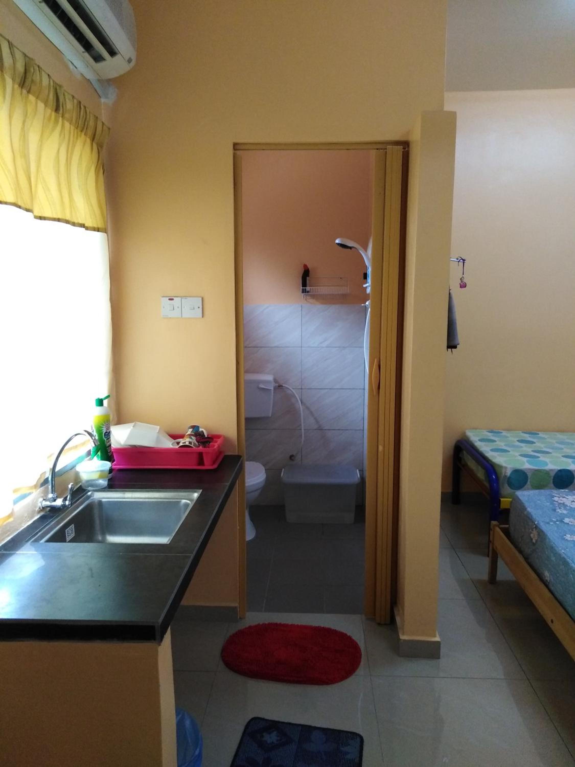 Economy Triple Room photo 3