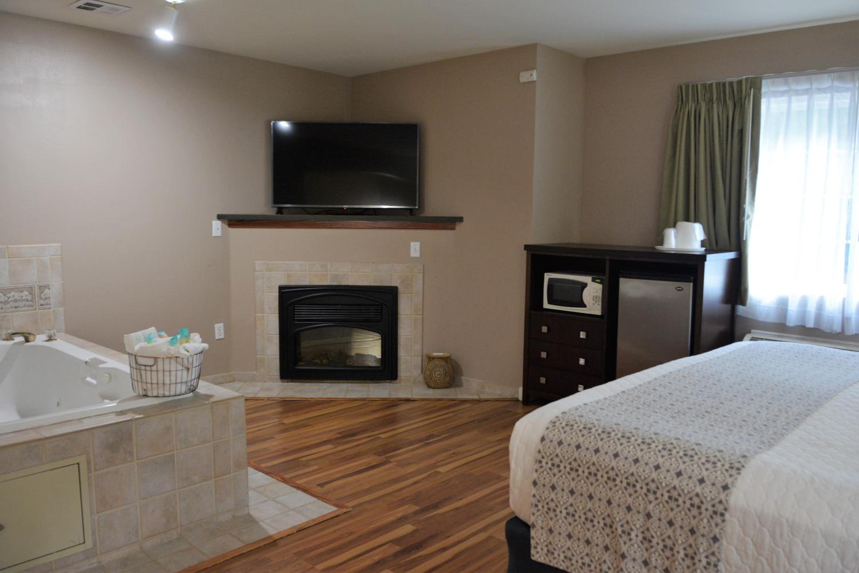 King Room with Spa Bath - Photo 3