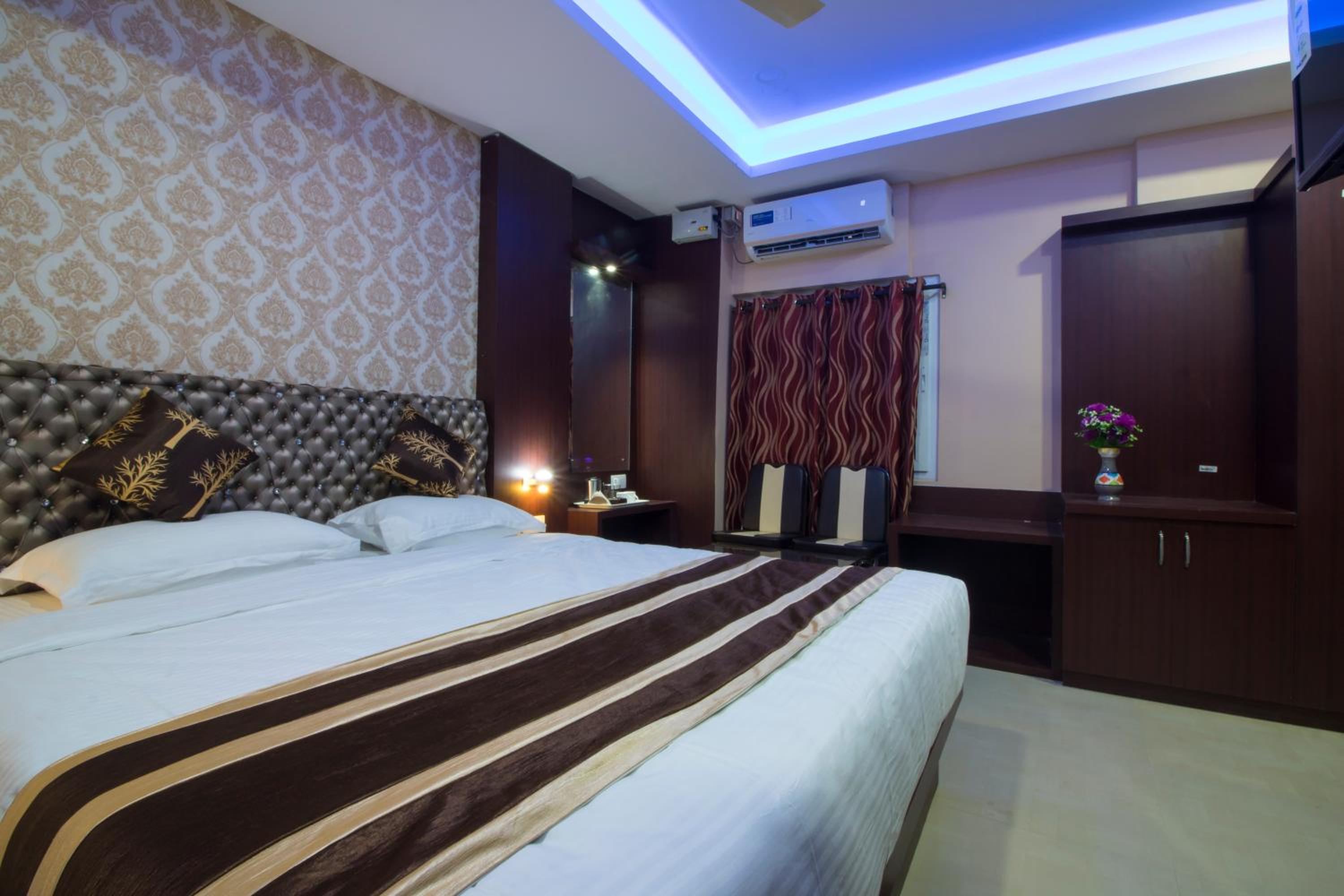 Deluxe Room - Photo 3