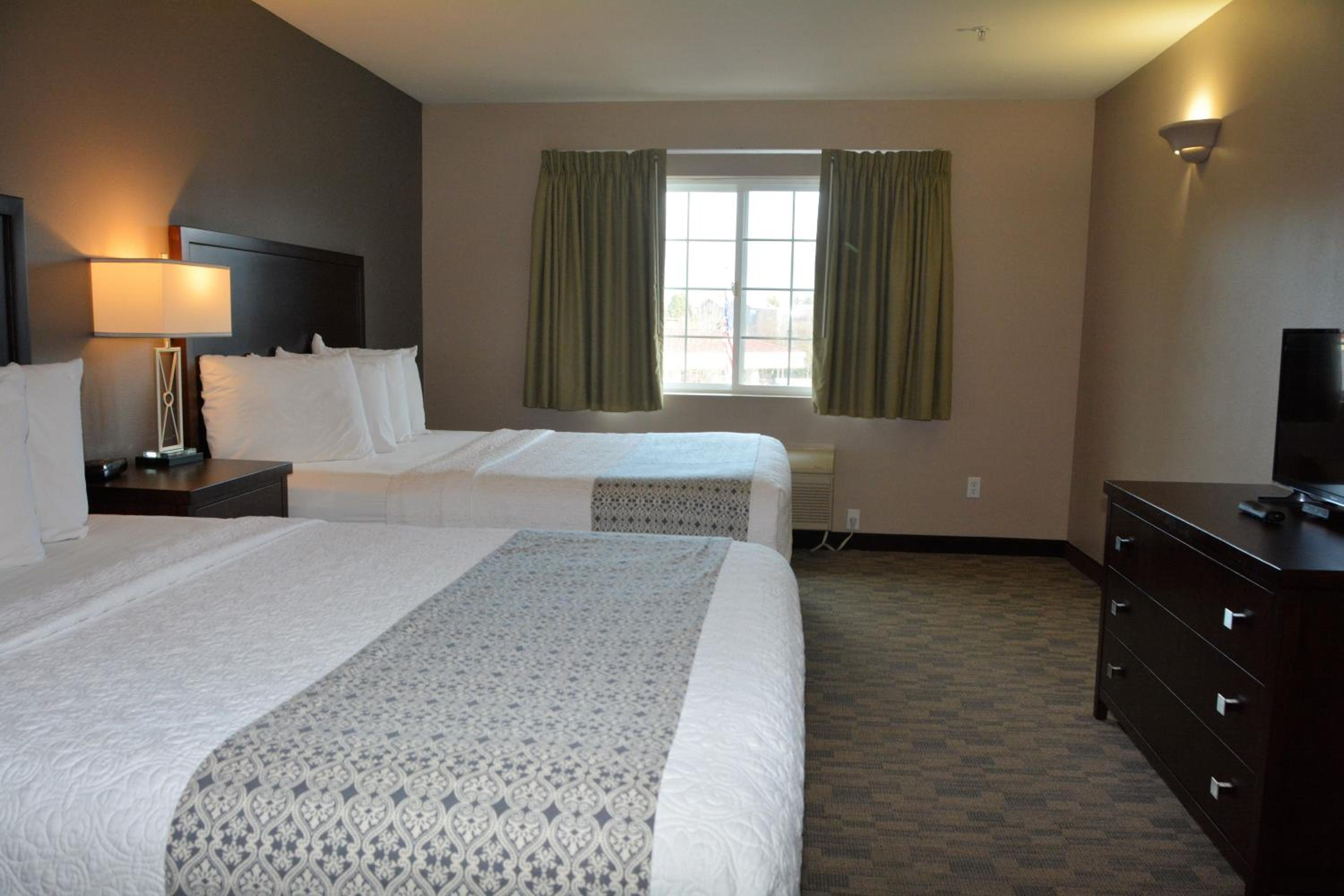 Executive Queen Room with Two Queen Beds - Photo 4