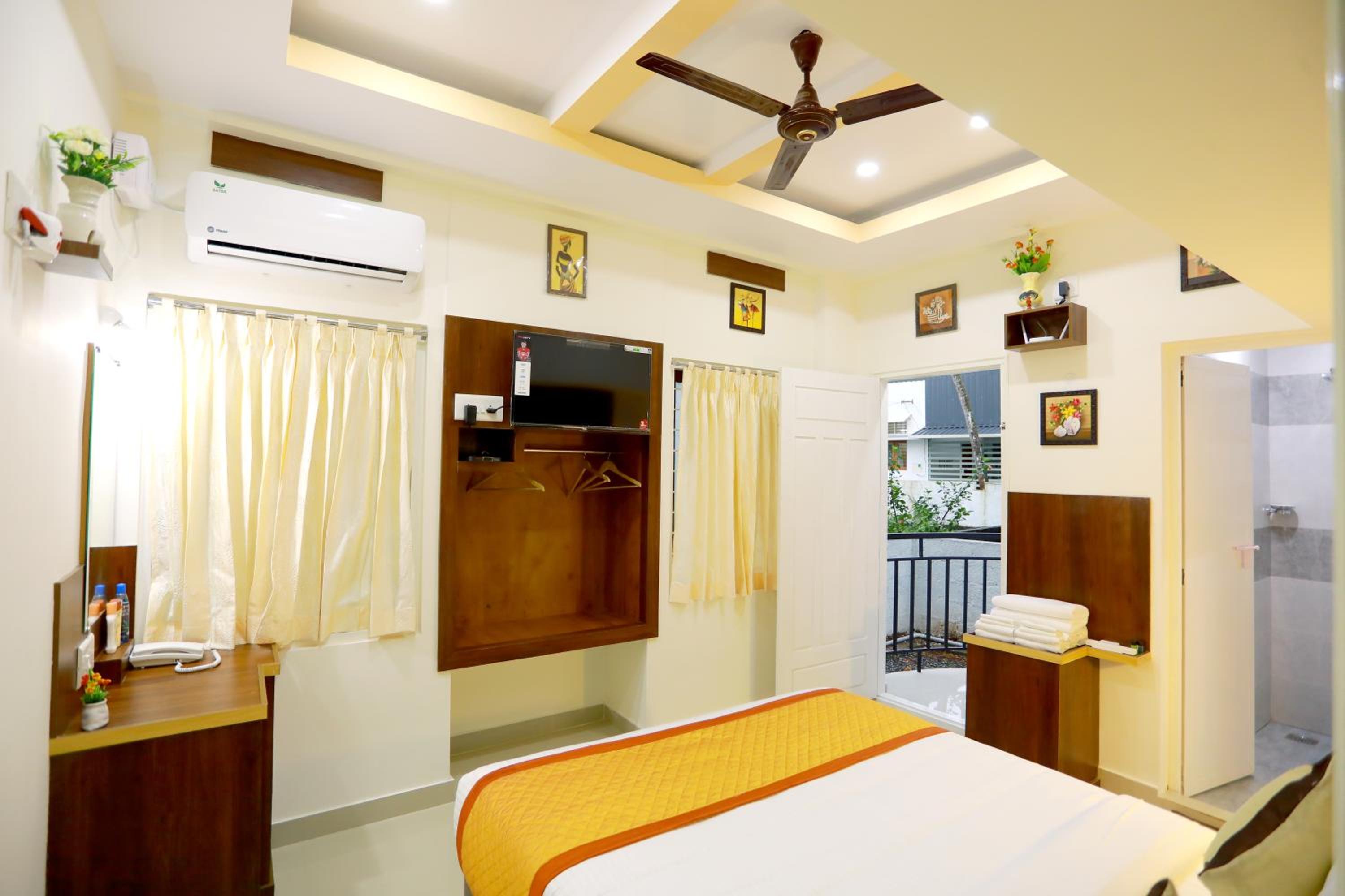 Standard Double Room with Fan photo 2
