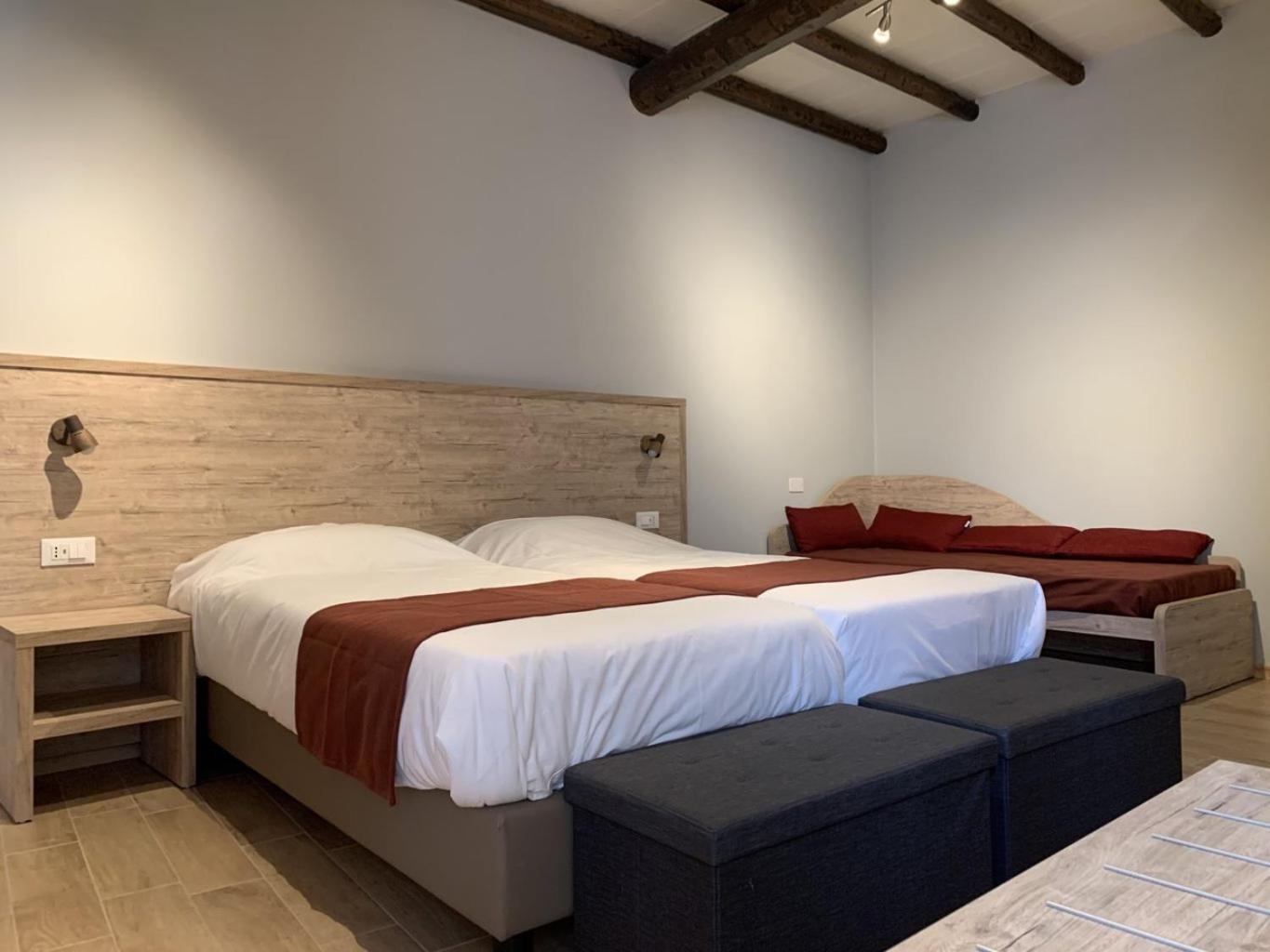 Large Double or Twin Room - Photo 10