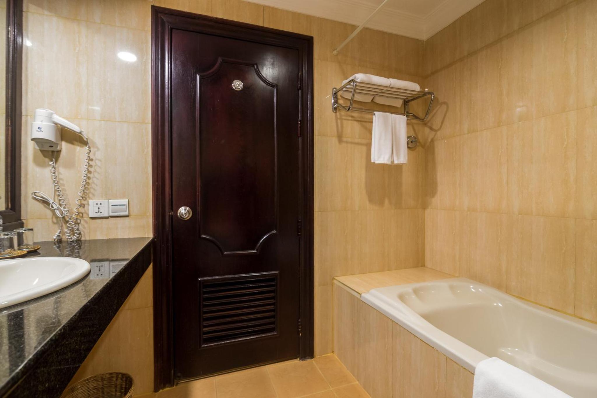 Suite - Photo 2
