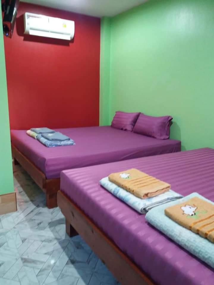 Quadruple Room with Private Bathroom - Photo 7