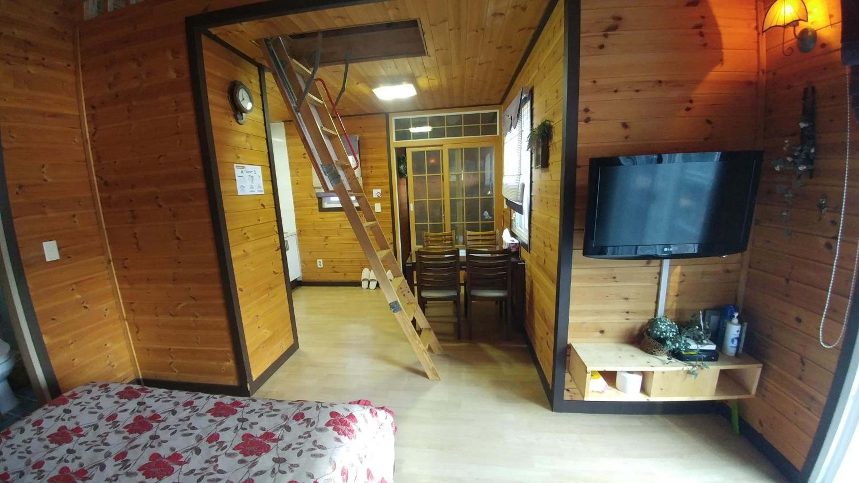Deluxe Studio