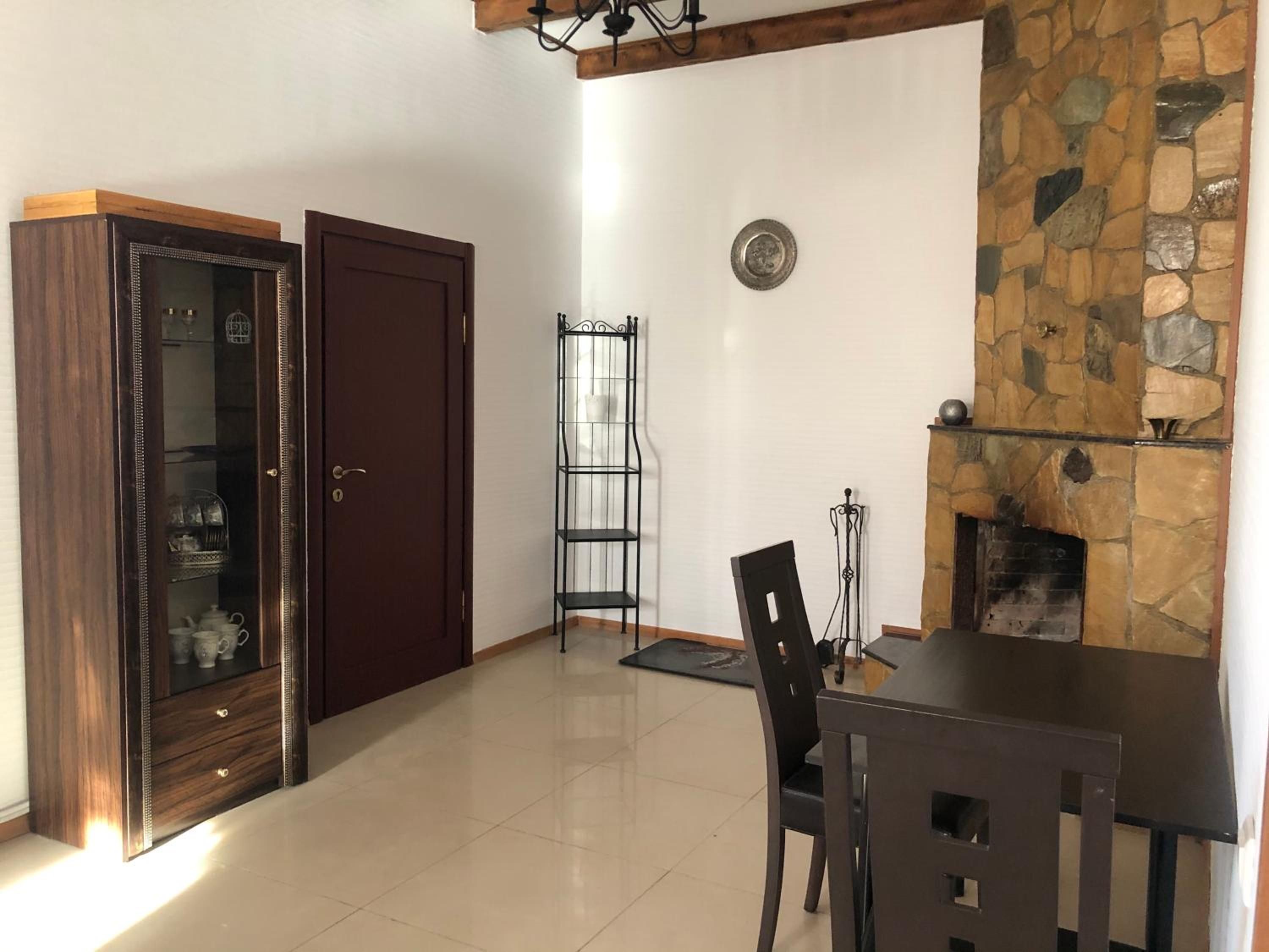 Seven-Bedroom House - Photo 11