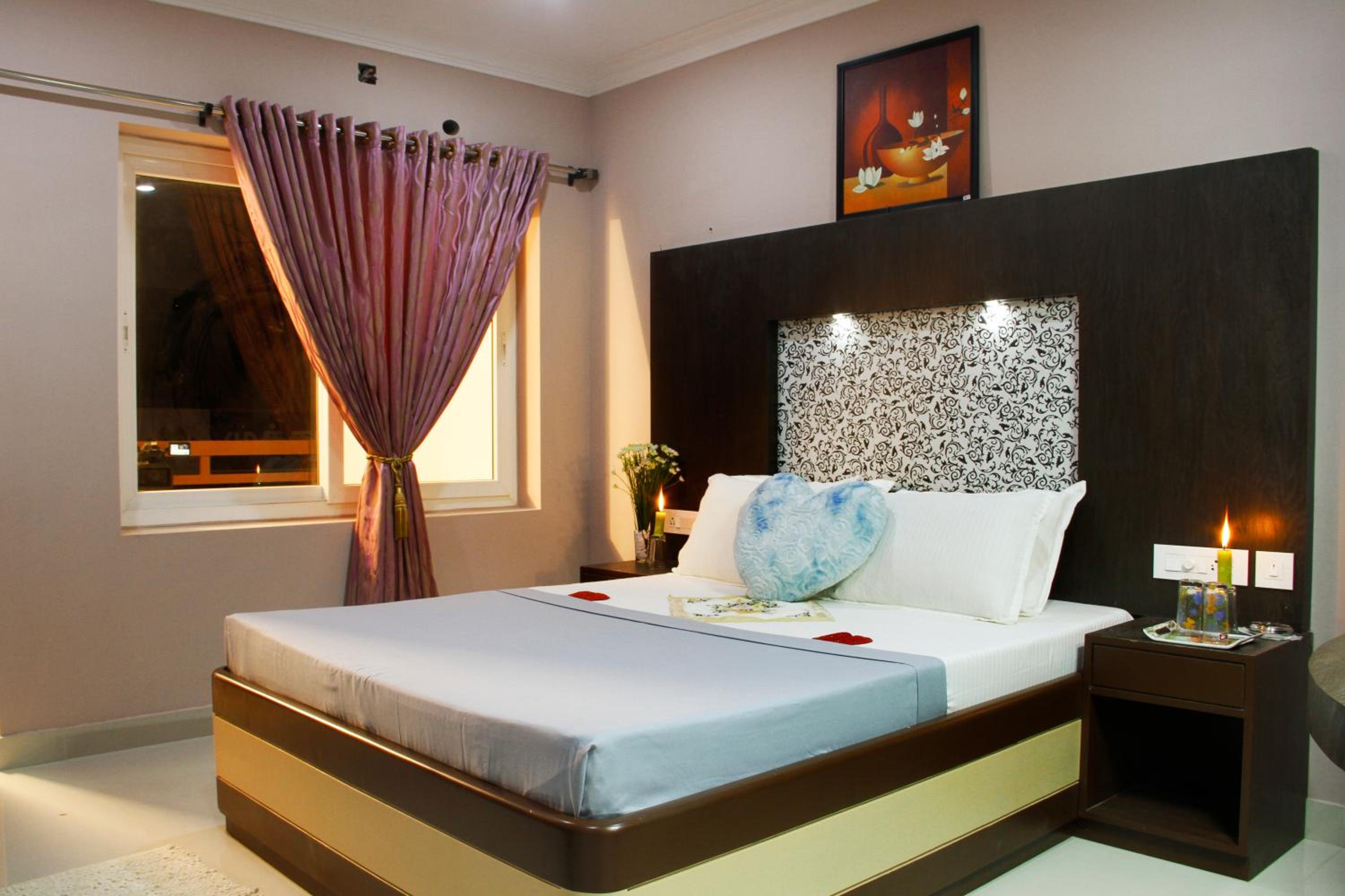 Executive Suite - Photo 1