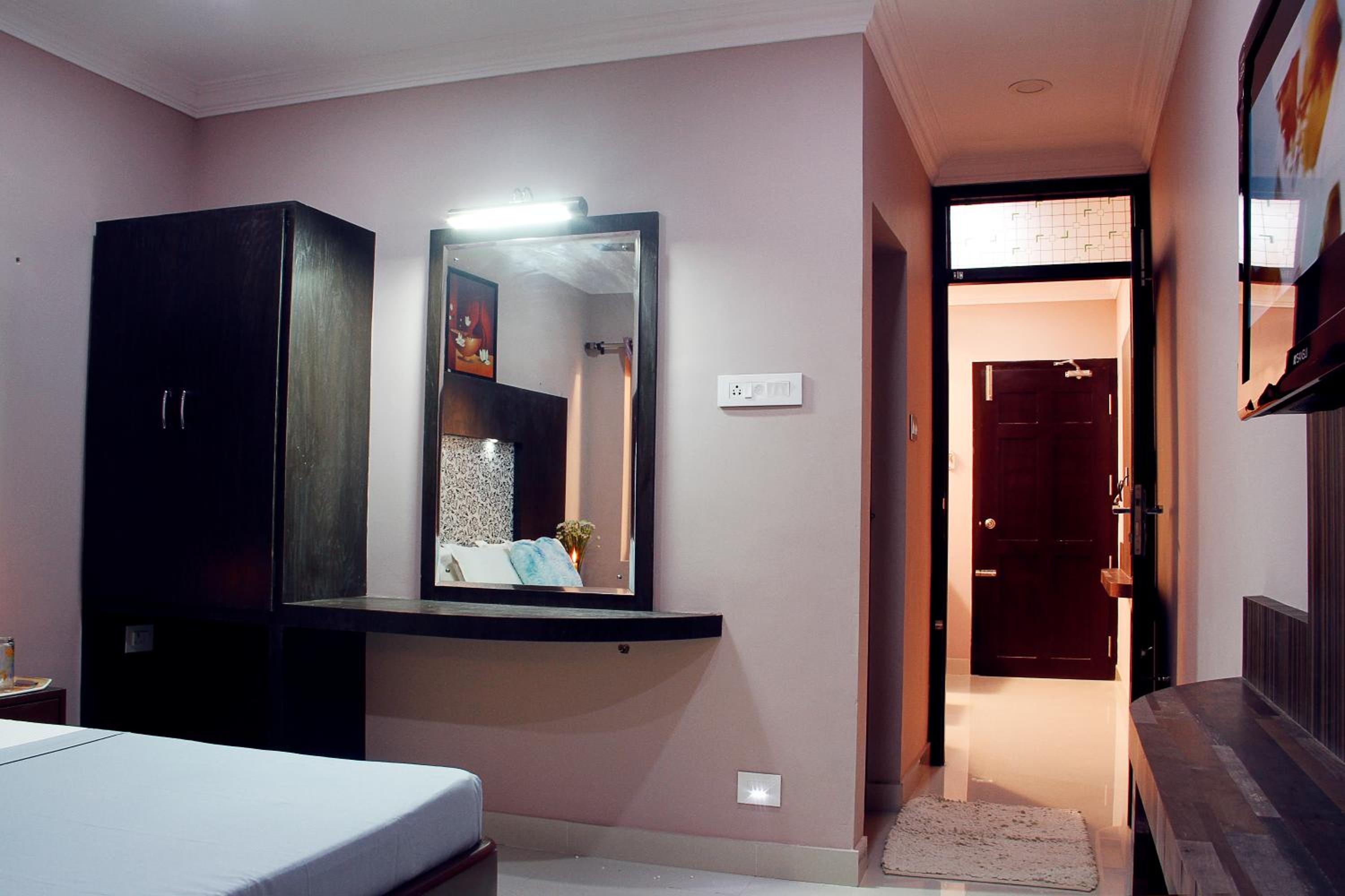 Executive Suite - Photo 4