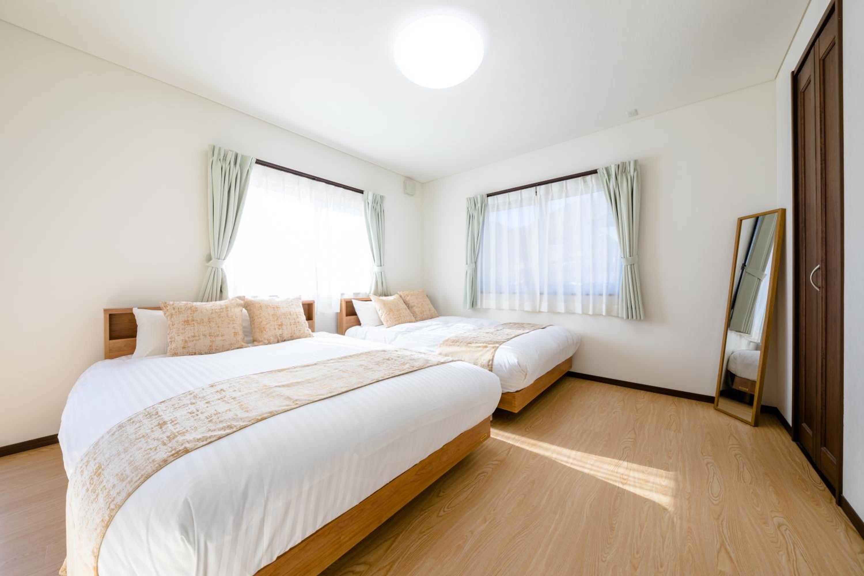 Three-Bedroom Villa - Photo 4