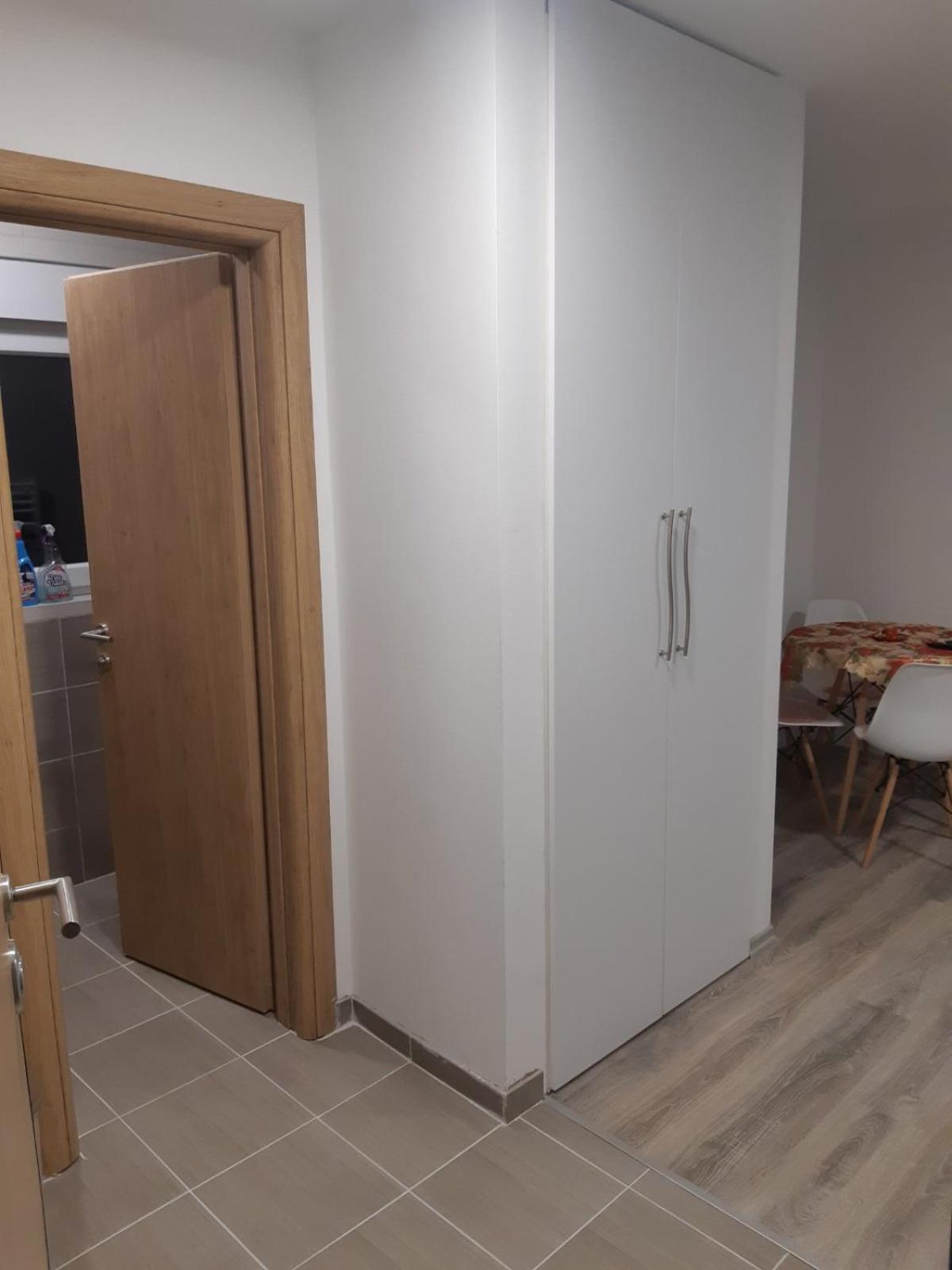 One-Bedroom Apartment photo 3