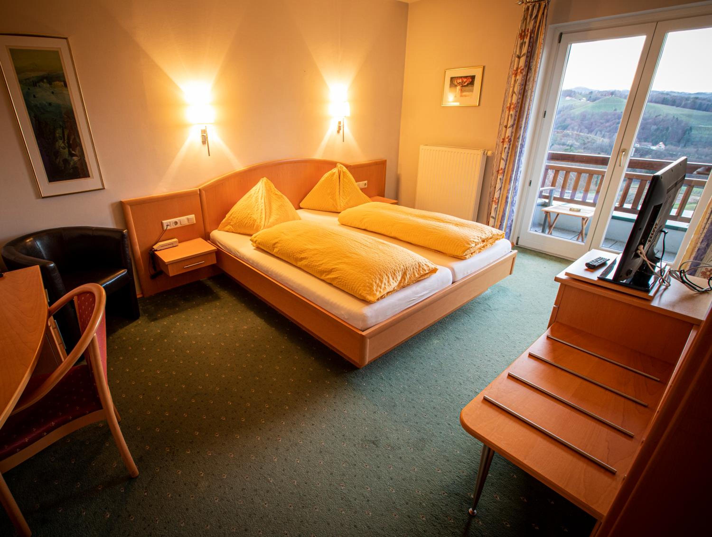 Double Room with Balcony - Photo 1