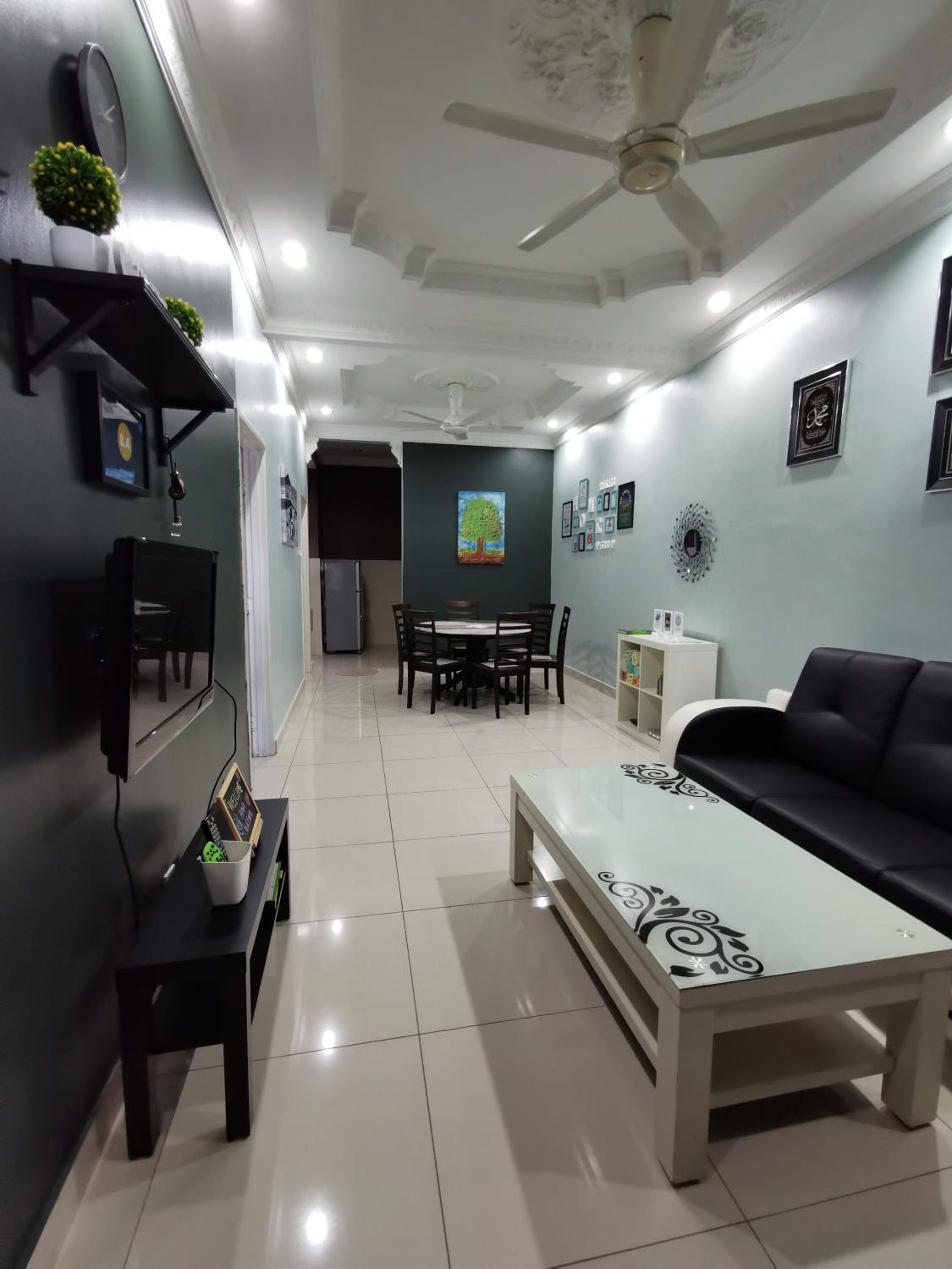 Three-Bedroom House photo 1