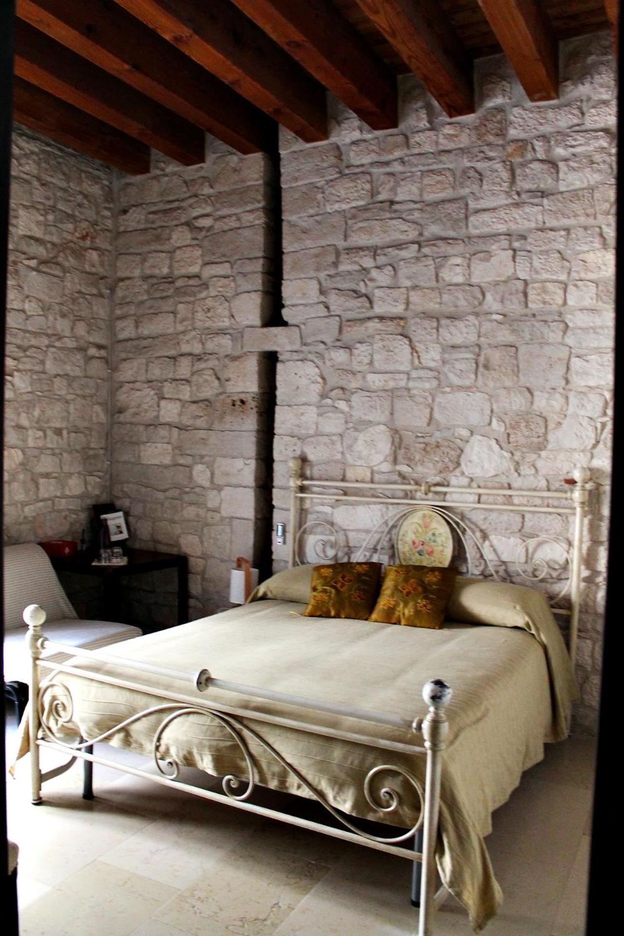 Deluxe Double Room with Extra Bed photo 3