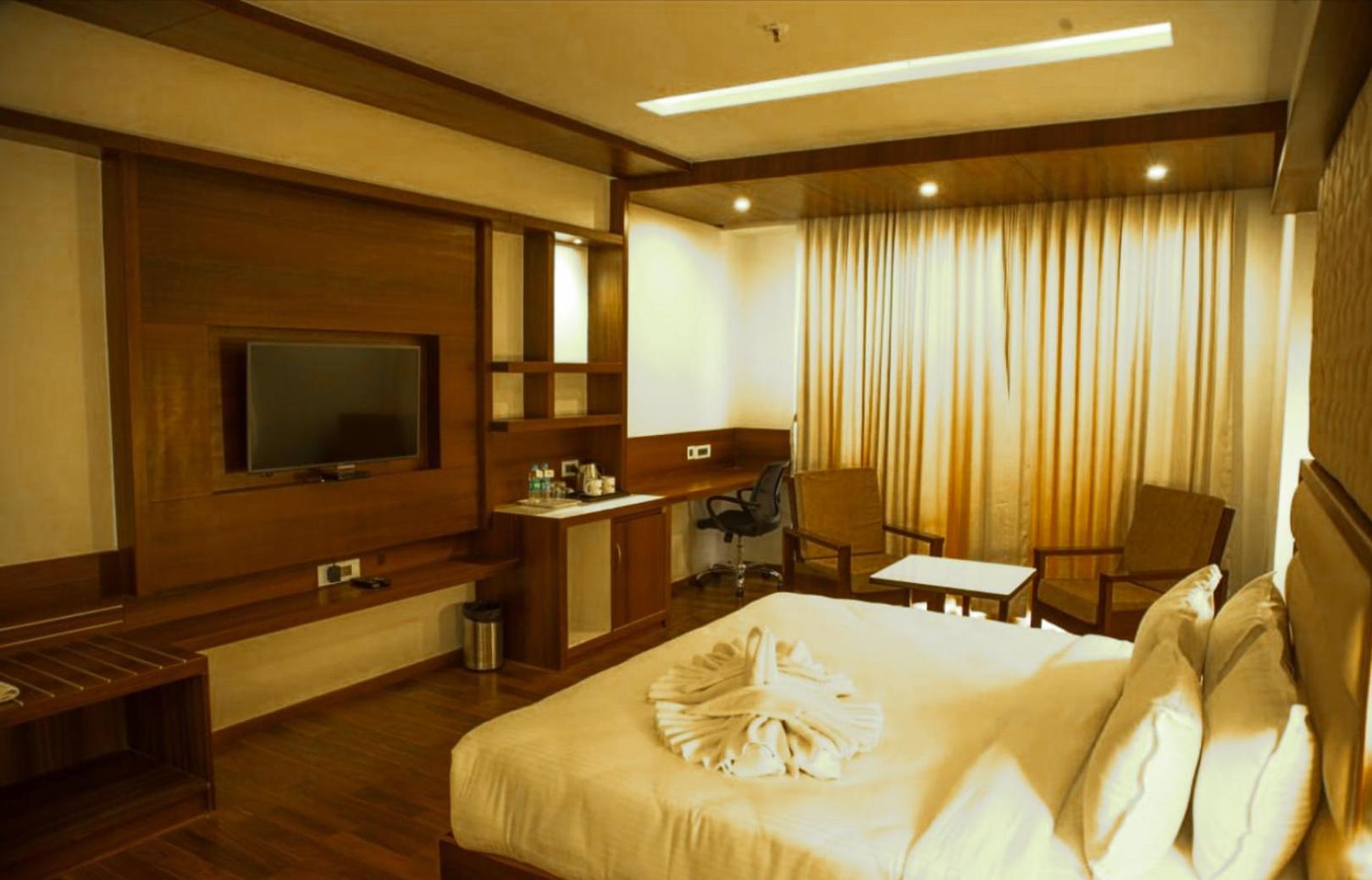 Deluxe King Room - Photo 5