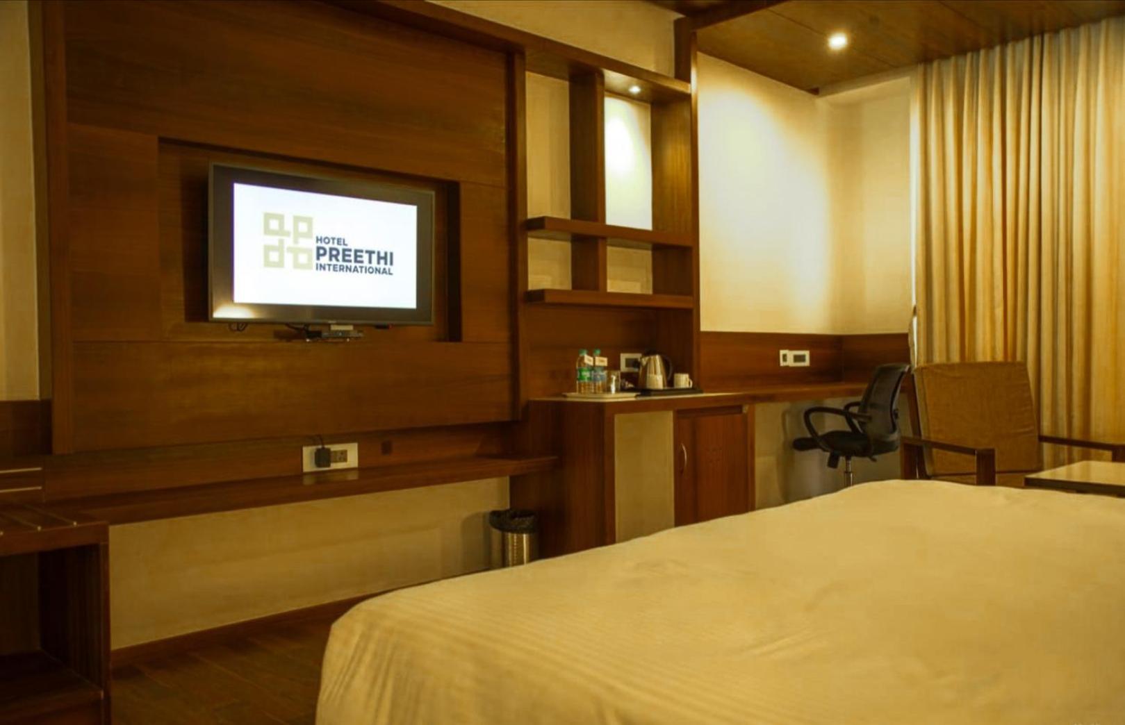 Deluxe King Room - Photo 4