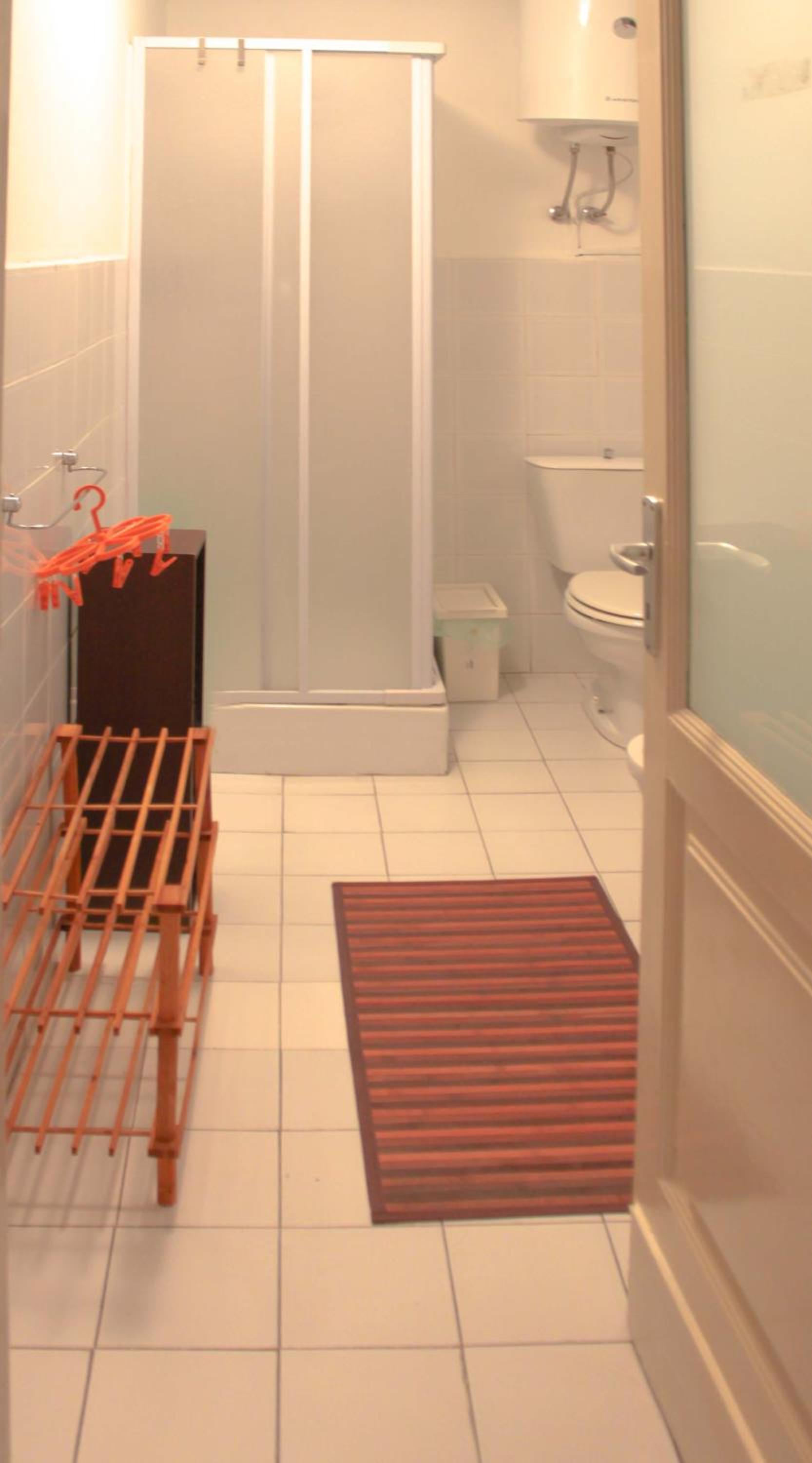 Triple Room with Private Bathroom - Photo 17