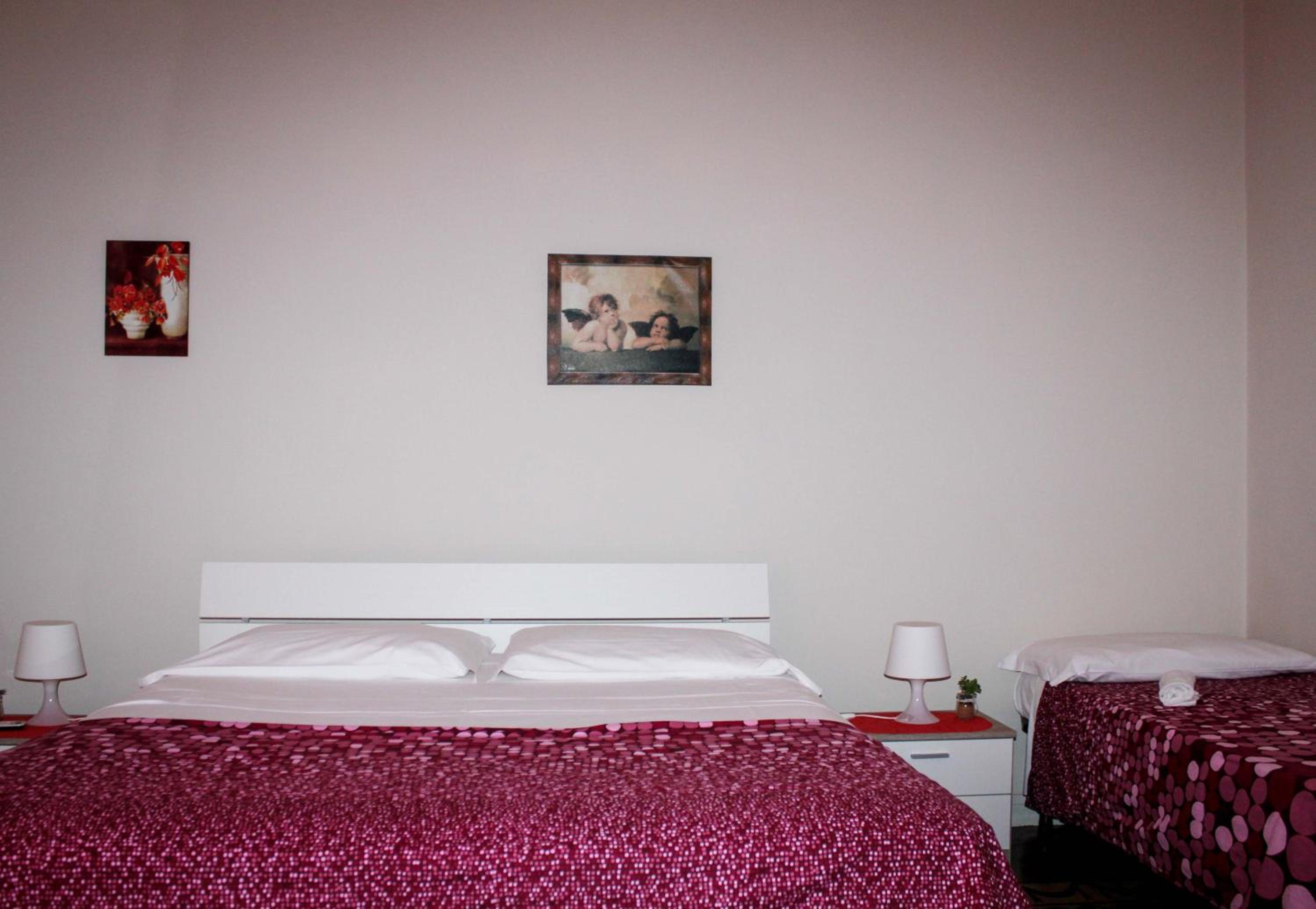 Triple Room with Private Bathroom - Photo 11