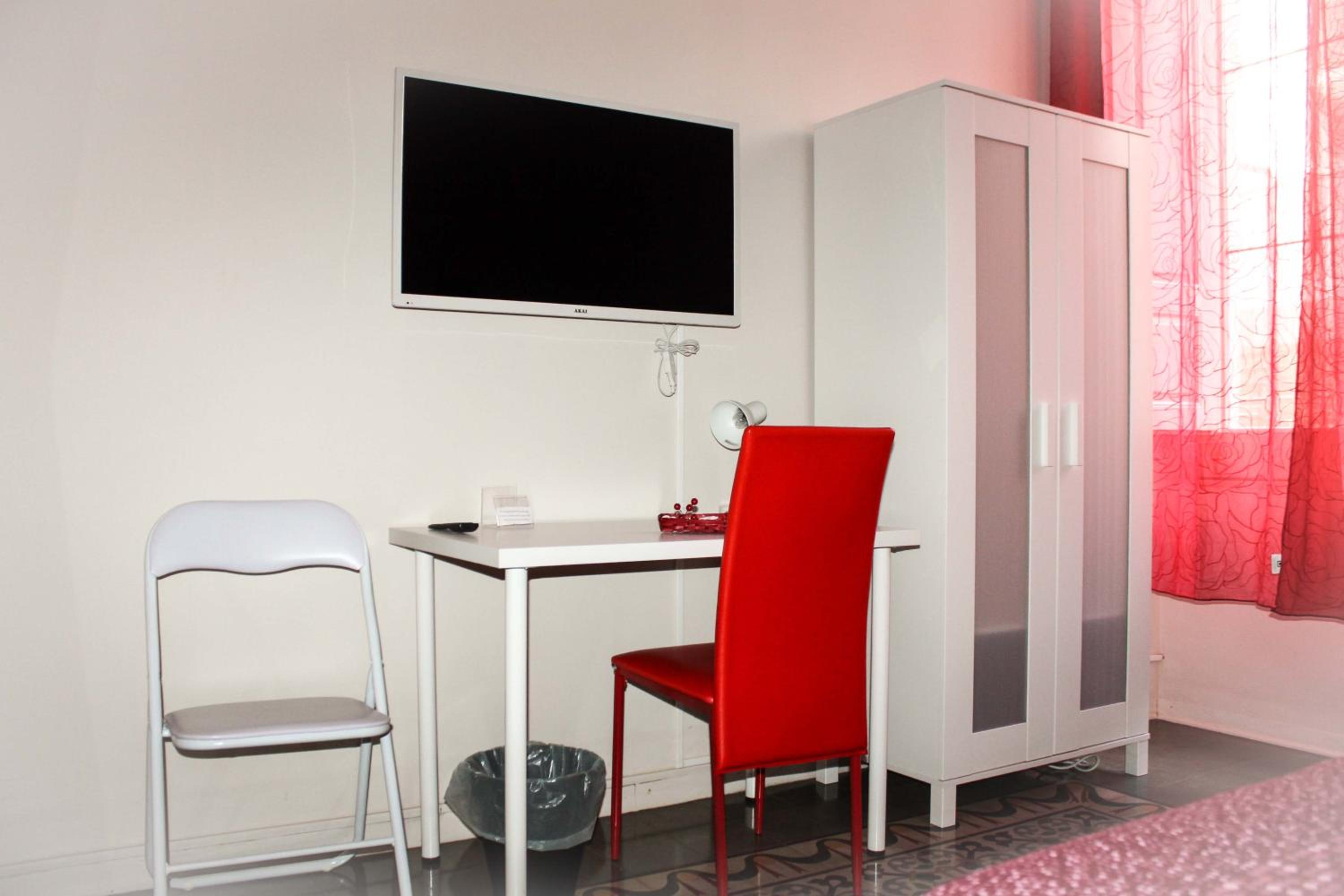 Triple Room with Private Bathroom - Photo 21