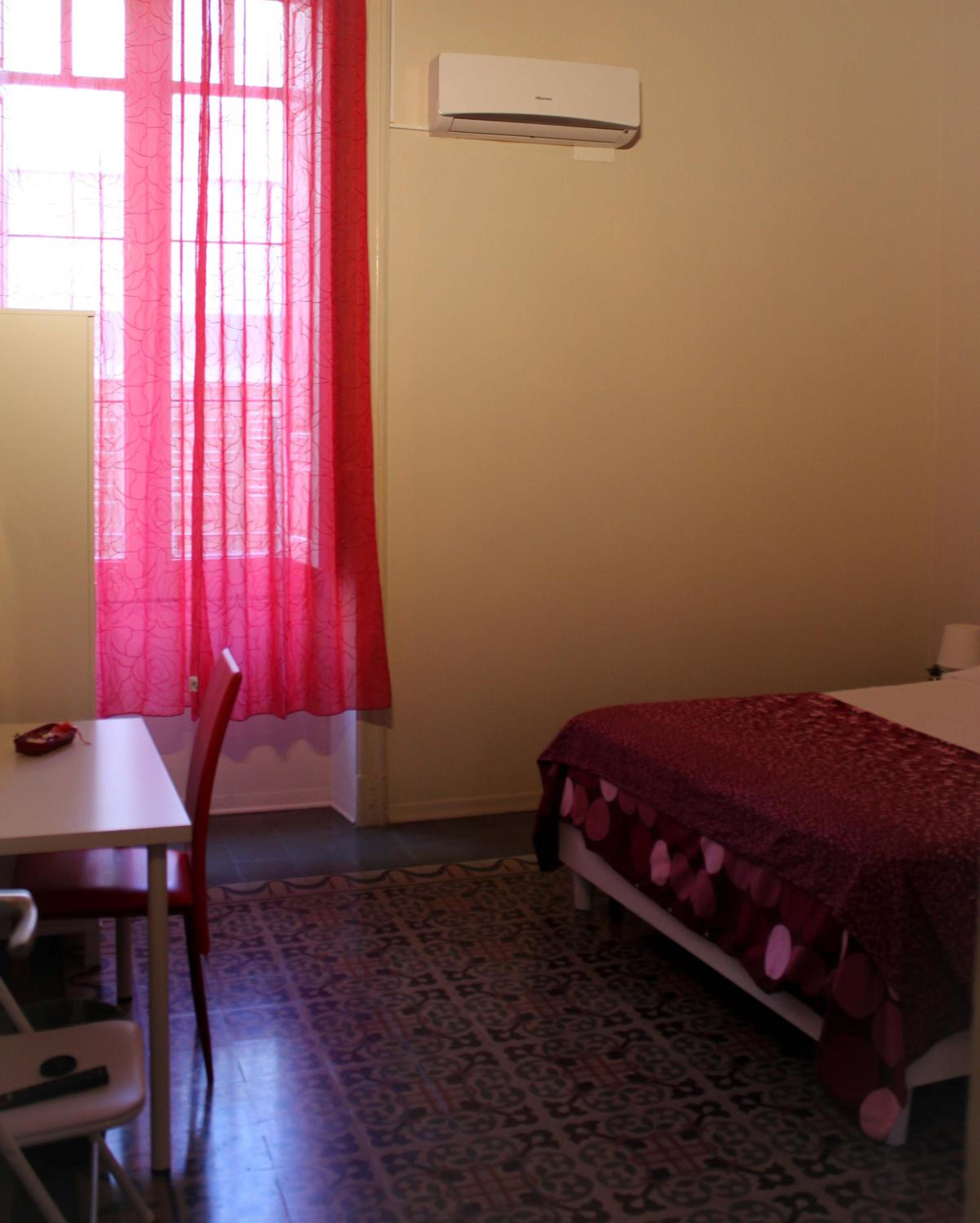 Triple Room with Private Bathroom - Photo 22
