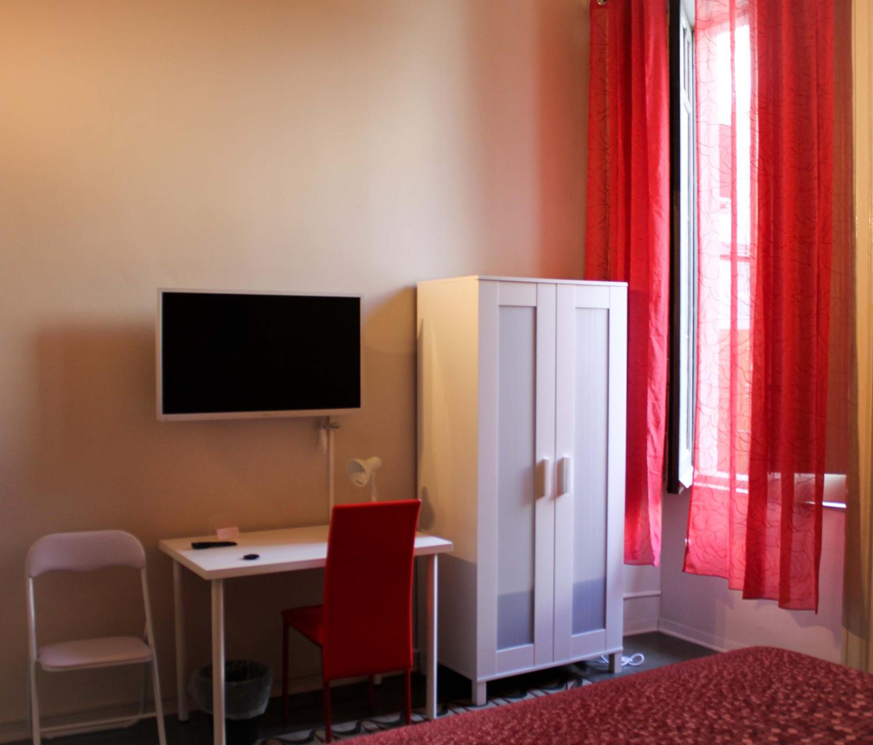 Triple Room with Private Bathroom - Photo 25