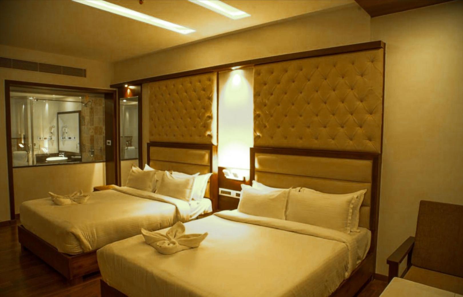 Club Room Two Queen Beds - Photo 3