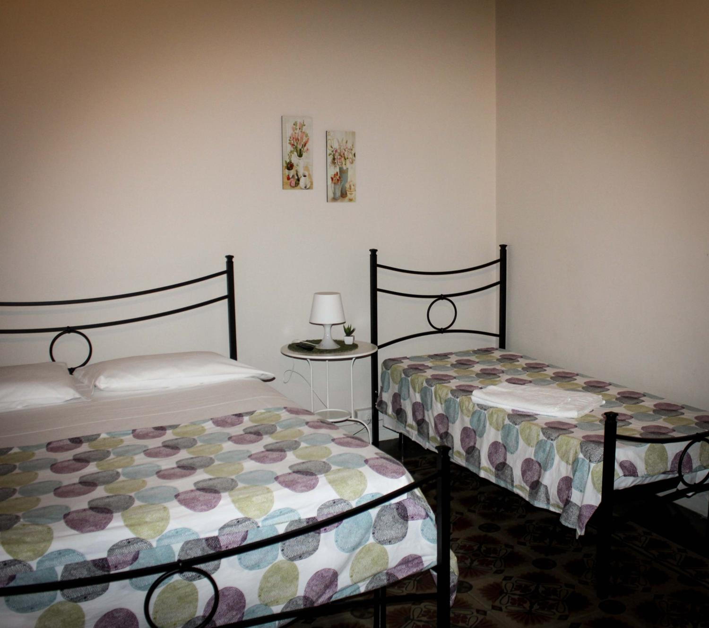 Triple Room with Private Bathroom - Photo 32