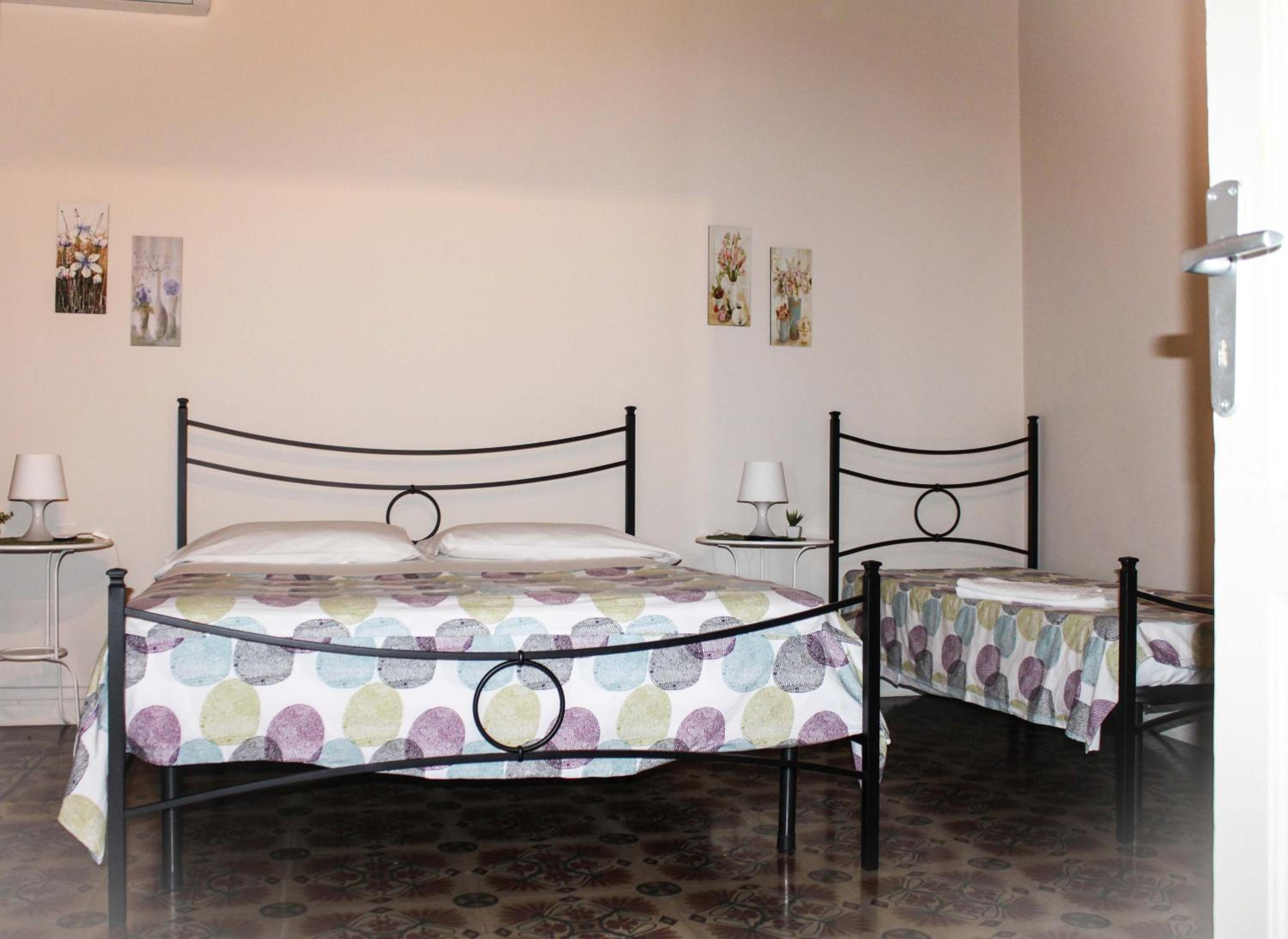 Triple Room with Private Bathroom - Photo 8