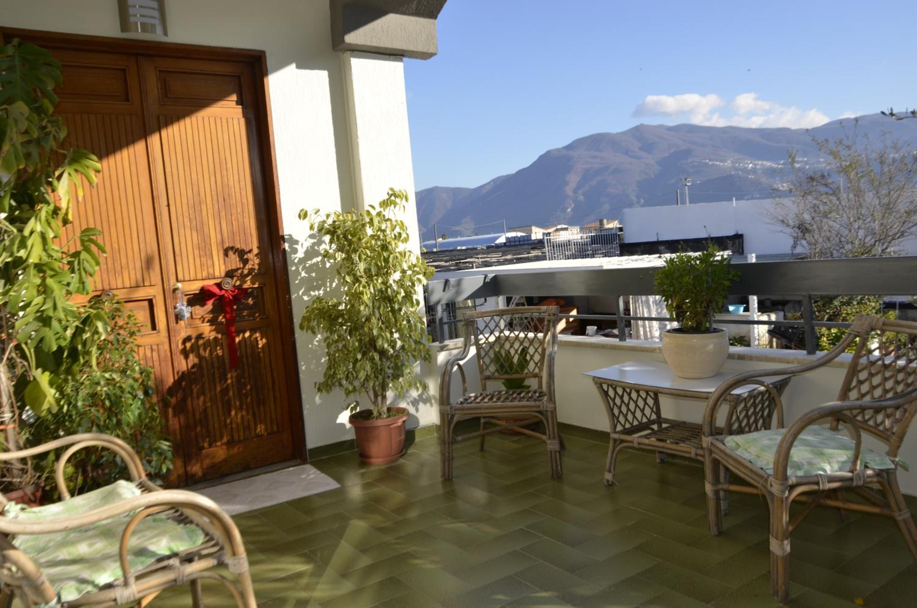 Double Room with Patio - Photo 2