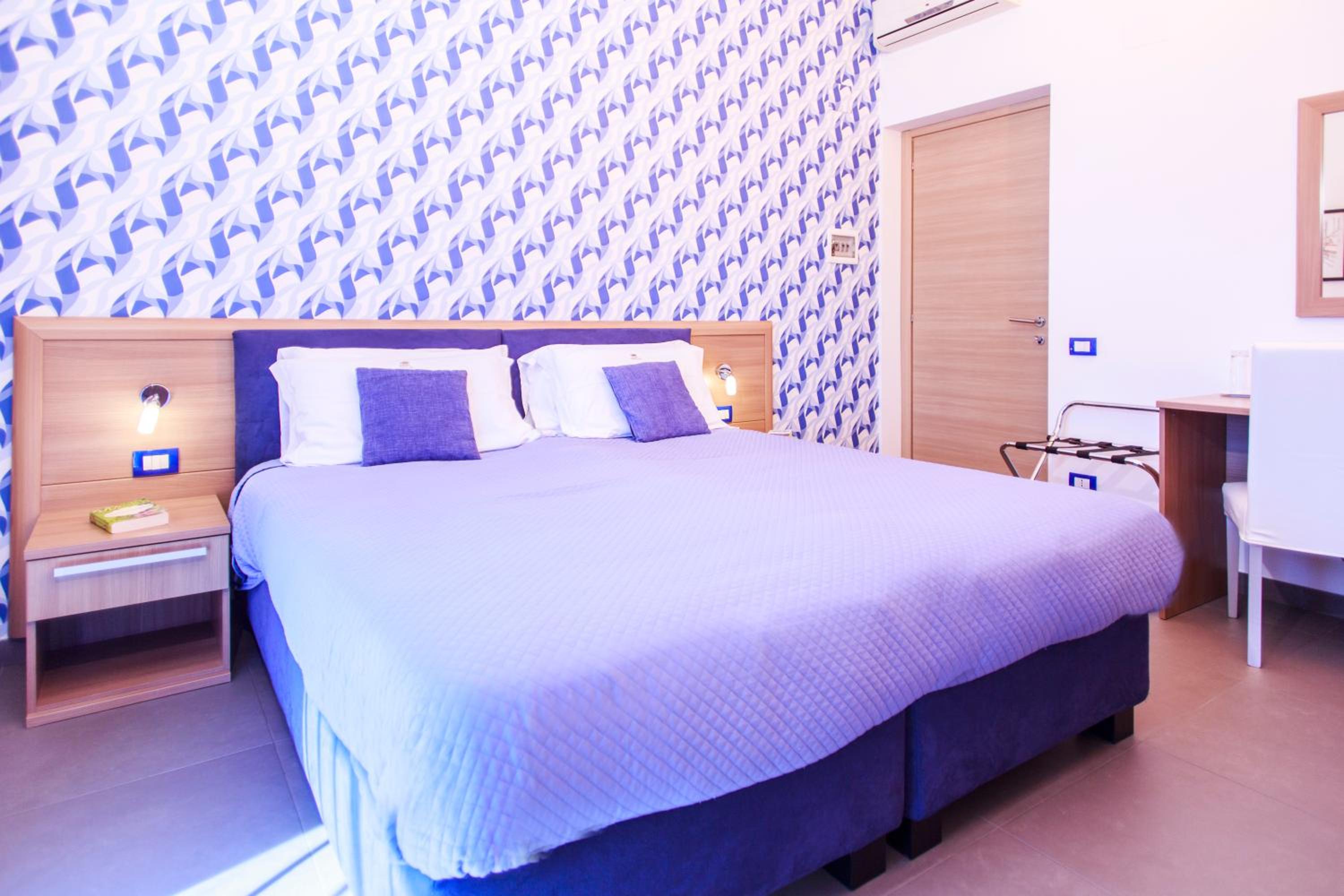 Zweibett- oder Doppelzimmer mit Balkon