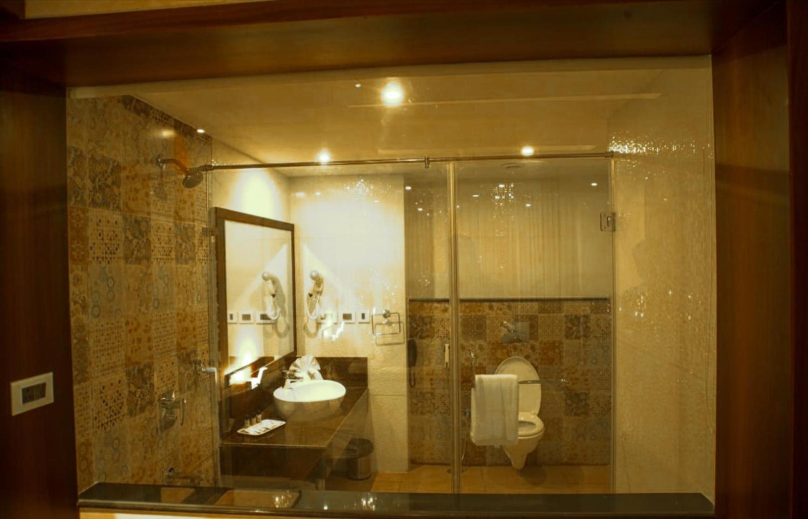 Deluxe King Room - Photo 3